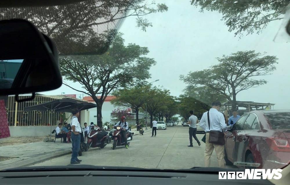 Sốt đất đà nẵng, dân vác bao tiền đi mua ảnh 2 Sot dat da nang, dan vac bao tien di mua anh 2