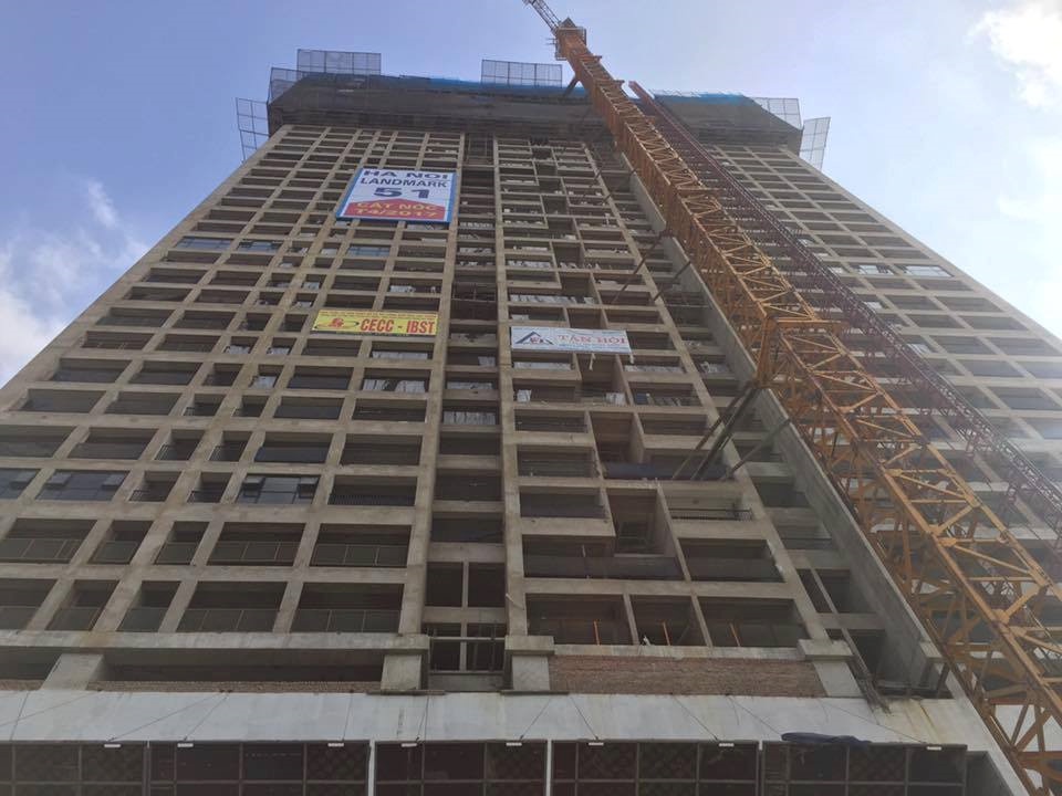 Toa nha cao thu 3 tai Ha Noi bi ngan hang siet no hinh anh