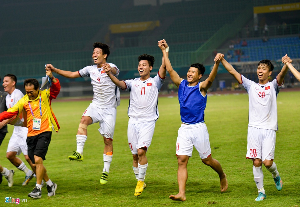 Cong ty nong nghiep chi tien mua ban quyen AFF Cup phat mien phi hinh anh