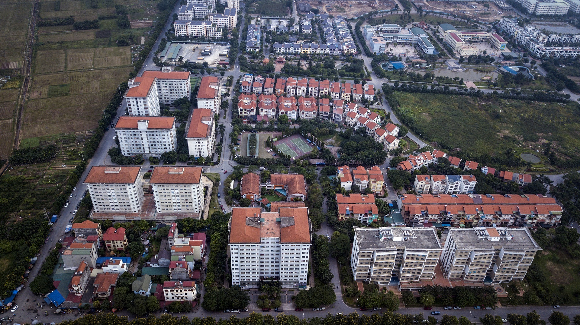 Vi sao cac do thi ven do ken khach? hinh anh