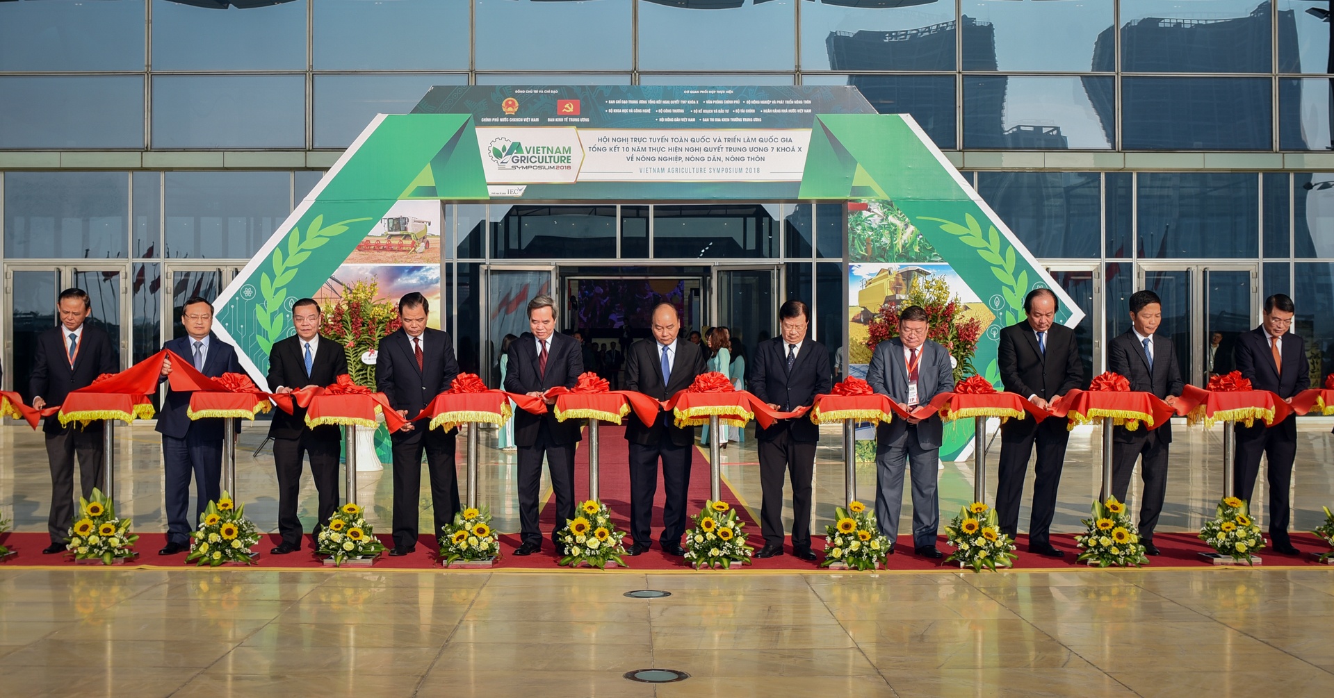 trien lam thanh tuu 10 nam tam nong anh 1