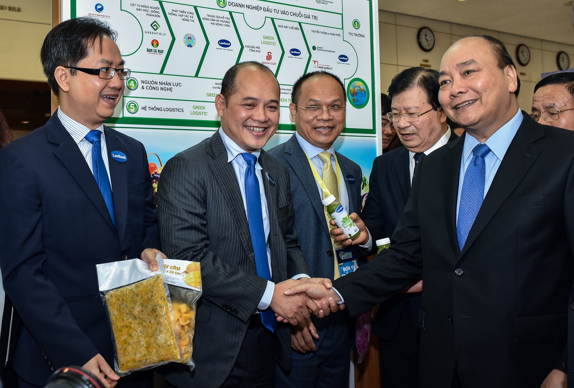 trien lam thanh tuu 10 nam tam nong anh 6