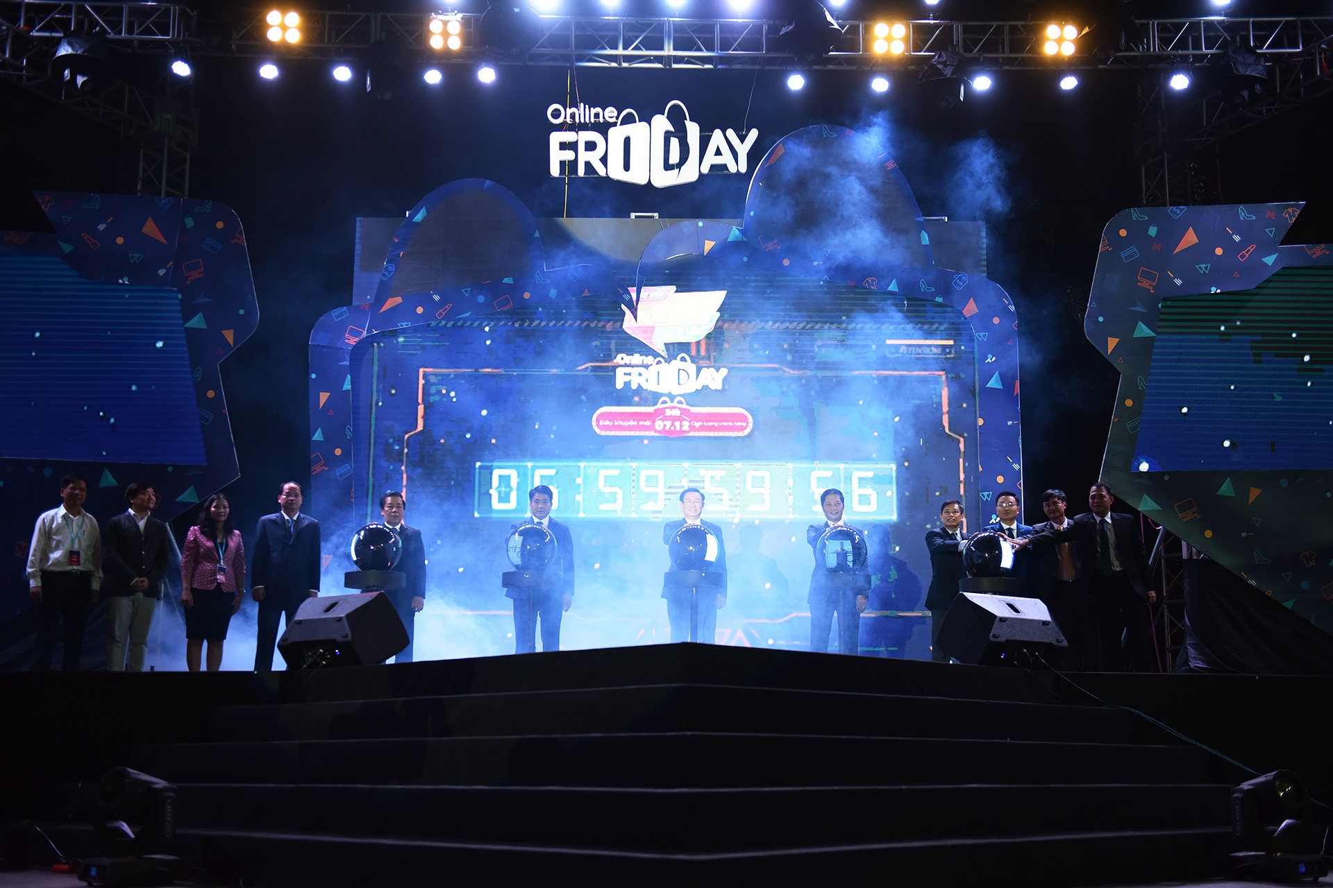 khai truong online friday 2018 anh 1