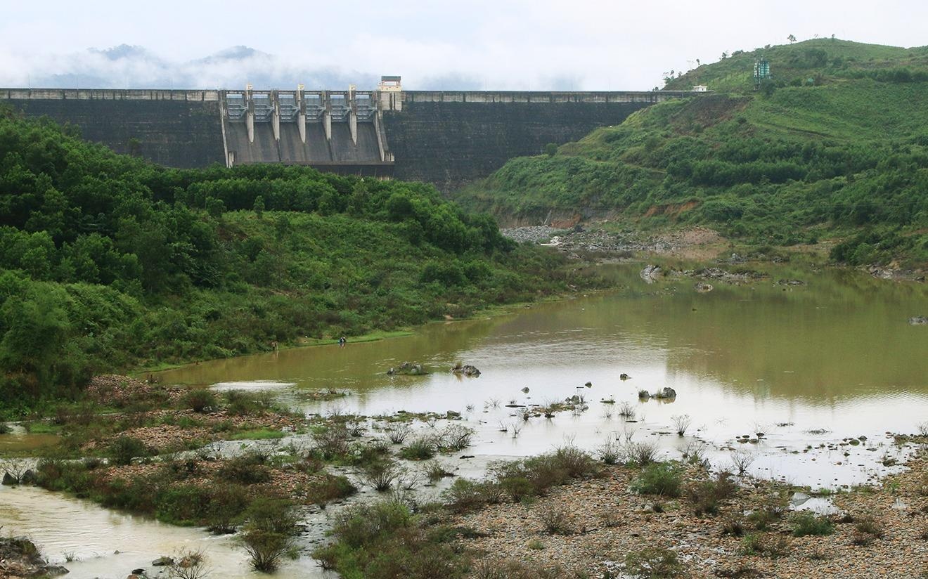 Nghich ly Da Nang, Quang Nam ngap nang nhung thuy dien kho can hinh anh