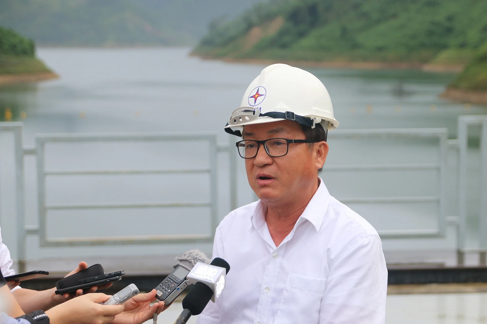 thuy dien mien trung gan muc nuoc chet anh 11