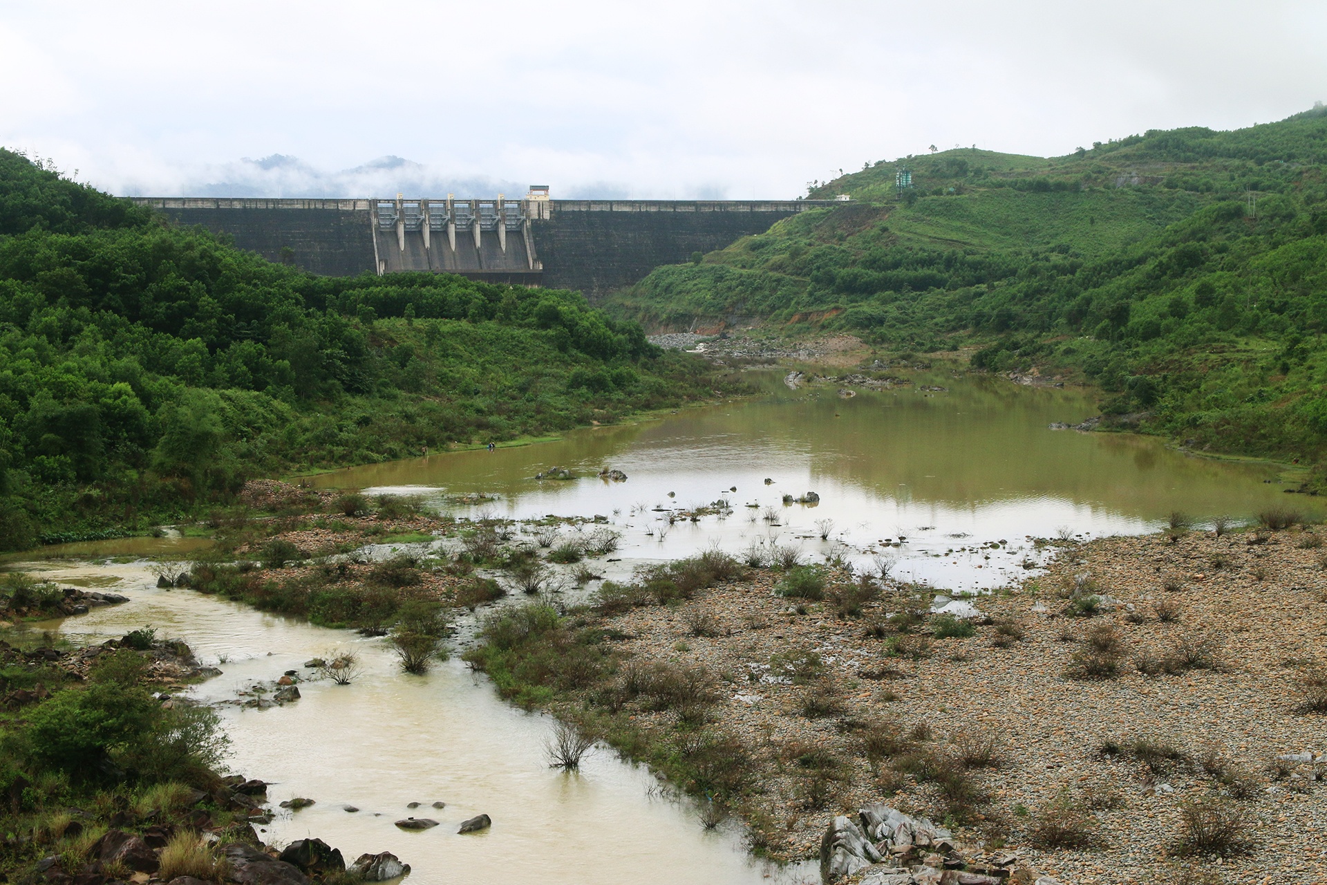 thuy dien mien trung gan muc nuoc chet anh 1