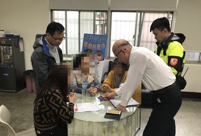 152 du khach bien mat: Xu phat, chuyen ho so sang co quan cong an hinh anh