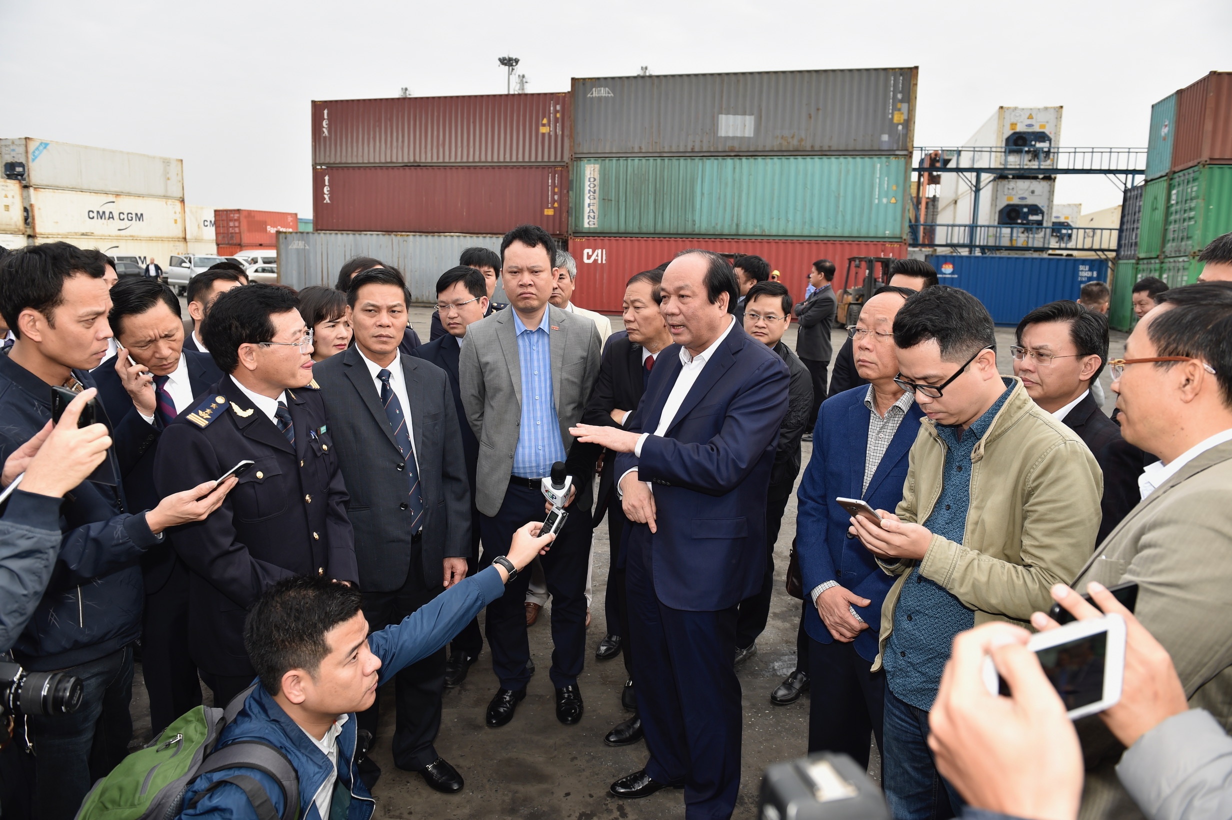 'Chung ta vo cam, vo tinh bop chet DN trong vu container phe lieu' hinh anh