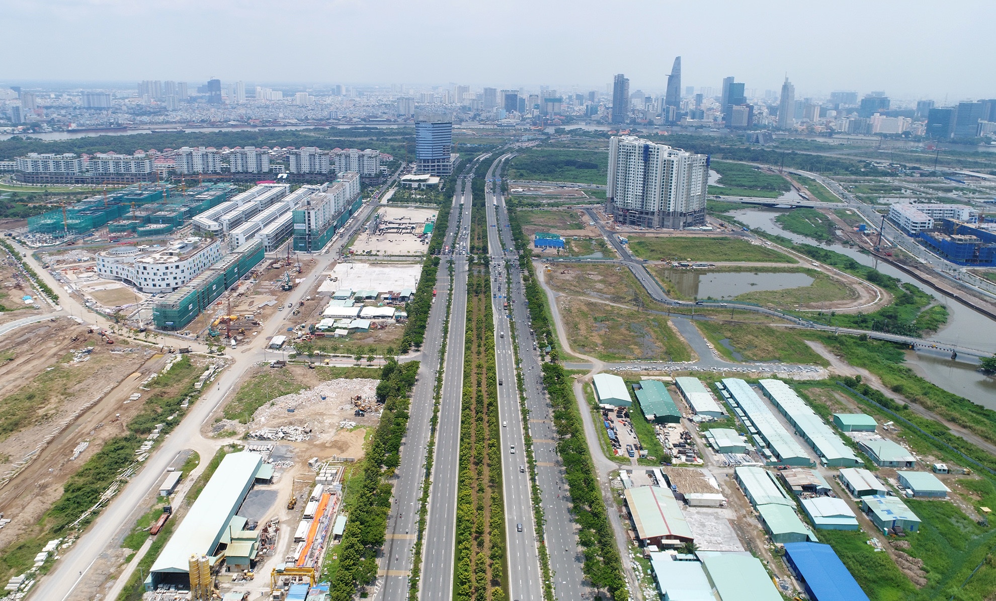 Gia nha tai trung tam Sai Gon van rat re so voi Hong Kong, Singapore hinh anh