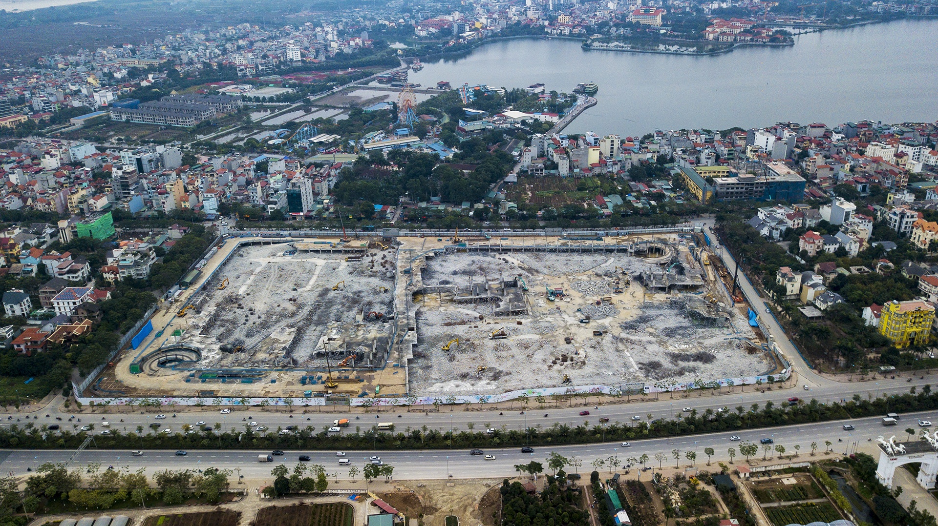 Cac ‘dai gia’ ngoai da thau tom dat tay Ho Tay nhu the nao? hinh anh