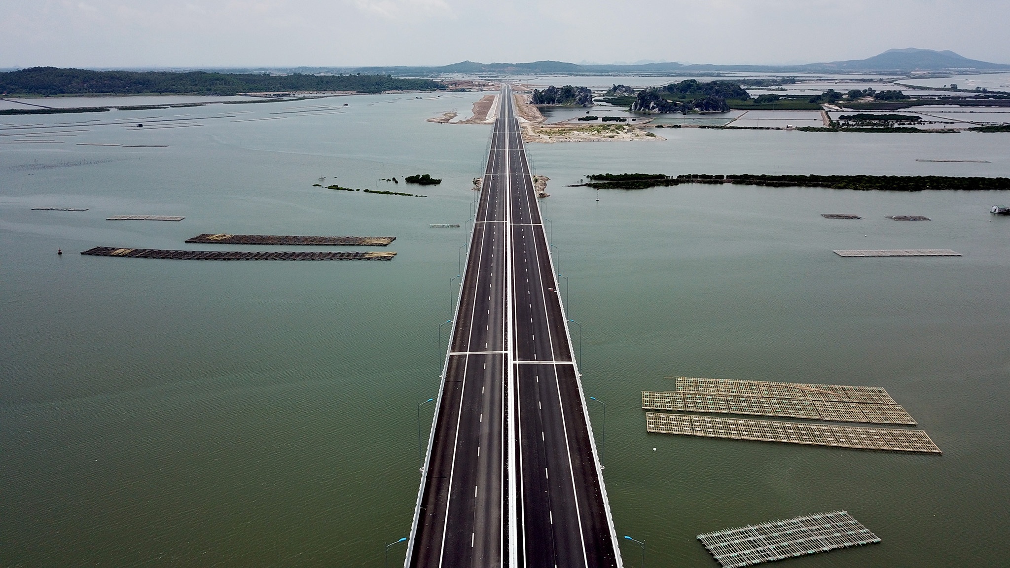 Thu tuong du le khoi cong tuyen duong ven bien 4.000 ty hinh anh