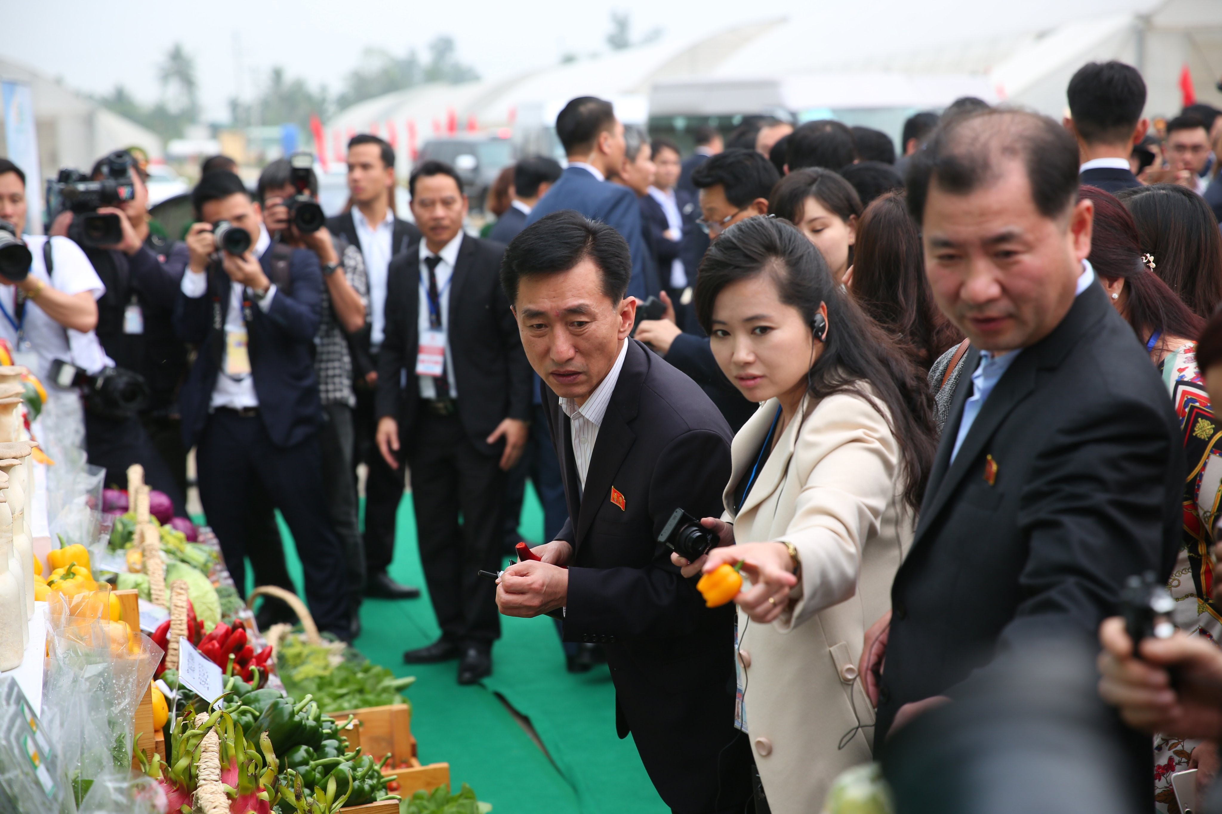 Trieu Tien da den khao sat kinh te VN truoc chuyen di cua Kim Jong Un hinh anh