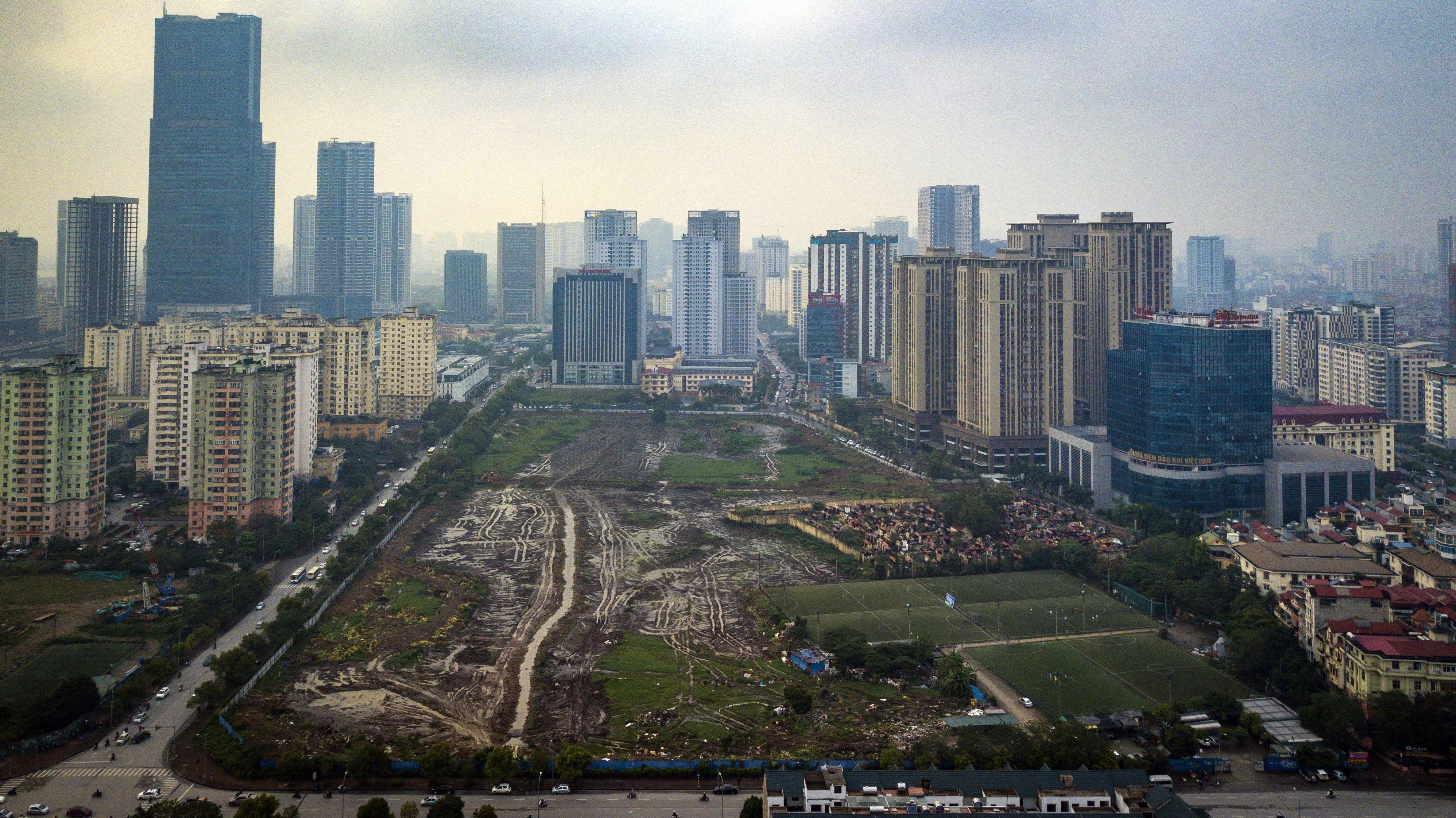 cong vien nam trung yen,  cong vien cv1 cau giay,  2 cong vien bi bo hoang o cau giay,  cong vien cau giay anh 1