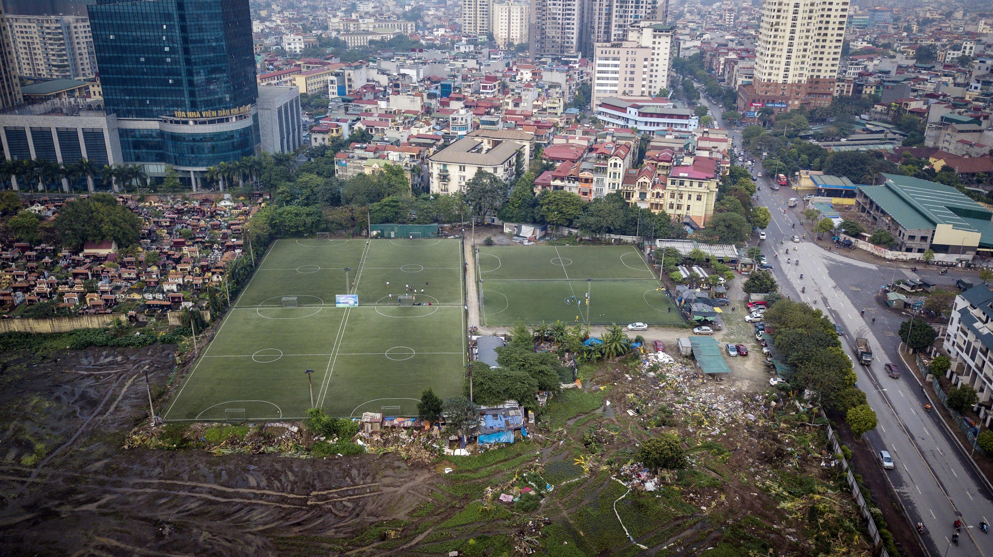 cong vien nam trung yen,  cong vien cv1 cau giay,  2 cong vien bi bo hoang o cau giay,  cong vien cau giay anh 2