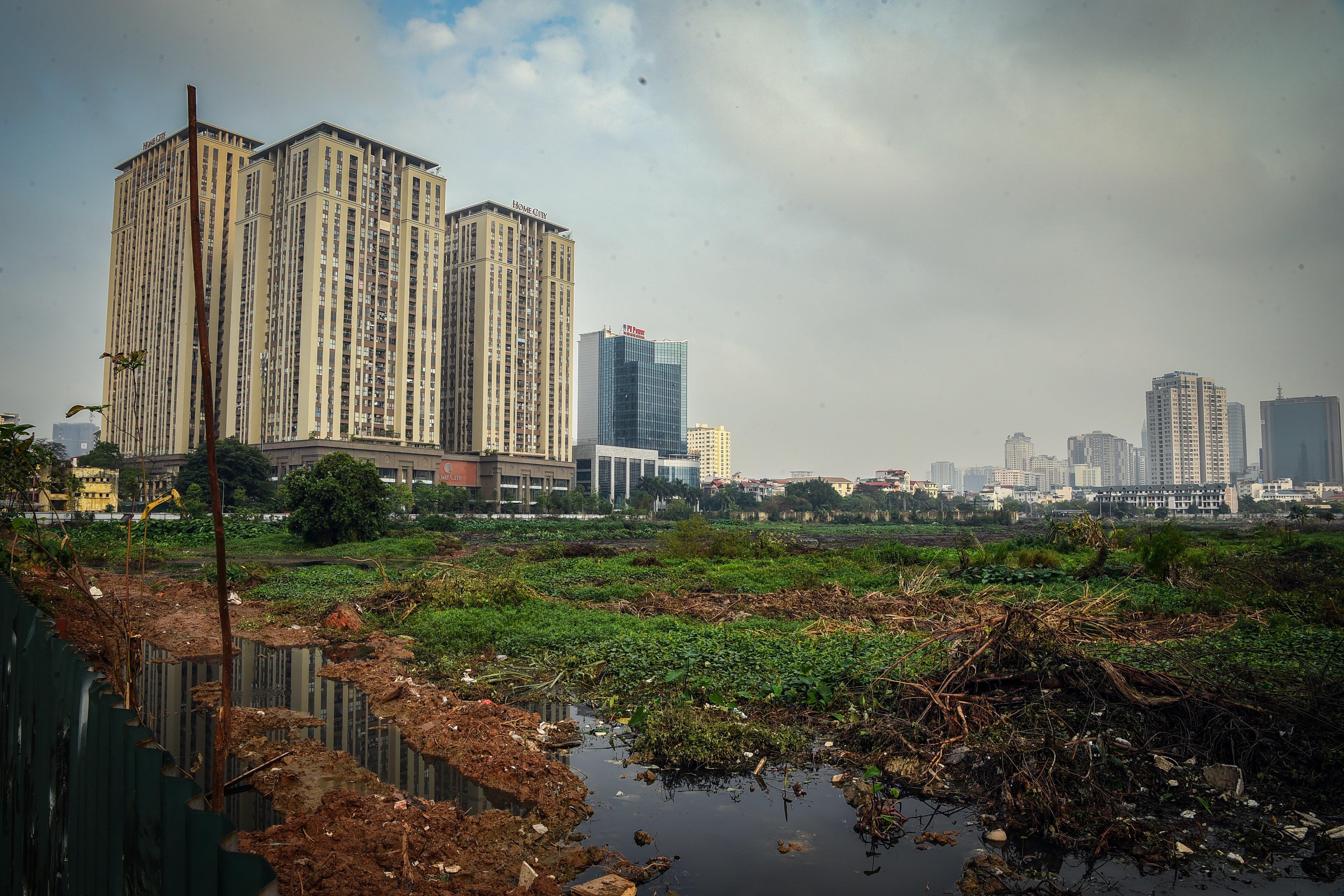 cong vien nam trung yen,  cong vien cv1 cau giay,  2 cong vien bi bo hoang o cau giay,  cong vien cau giay anh 3