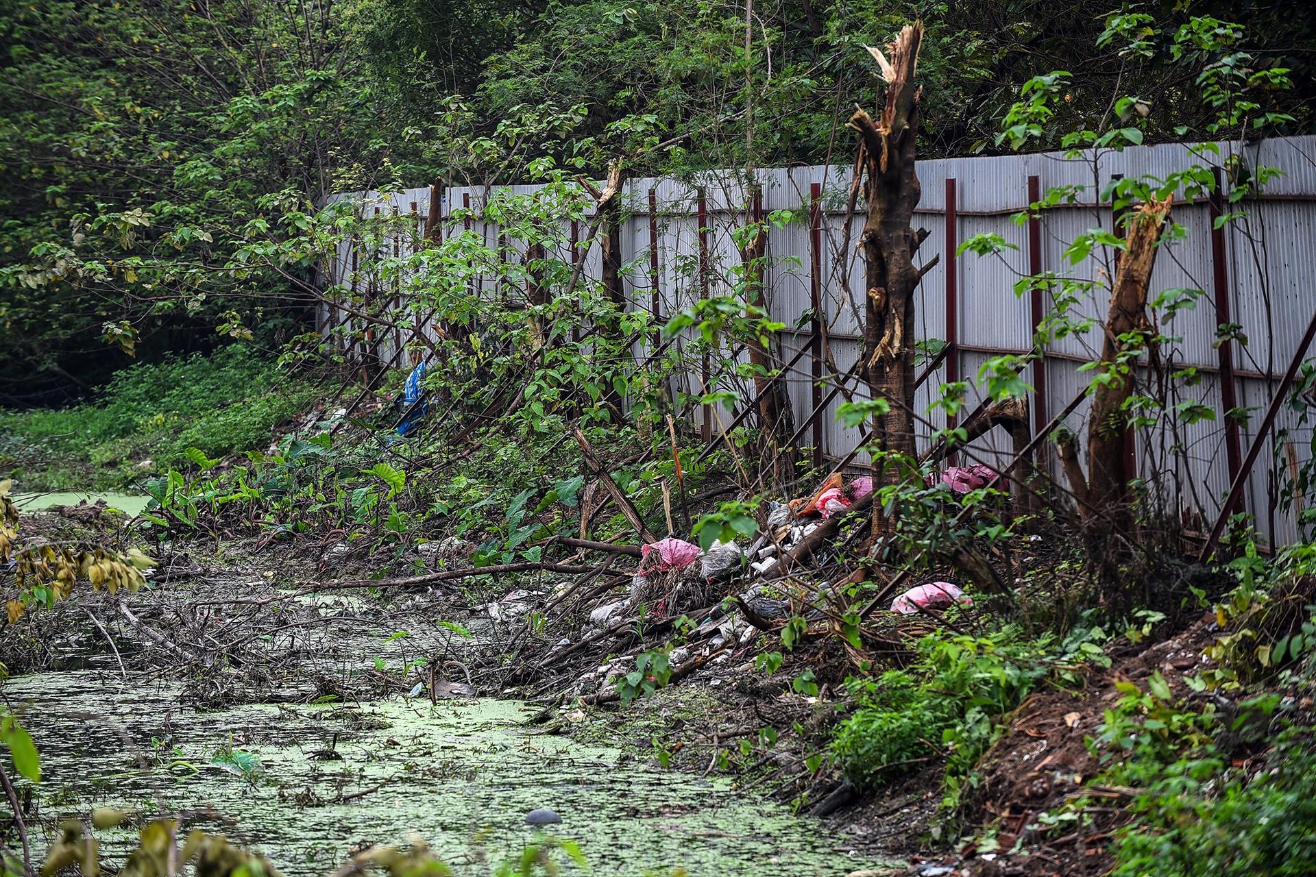 cong vien nam trung yen,  cong vien cv1 cau giay,  2 cong vien bi bo hoang o cau giay,  cong vien cau giay anh 4