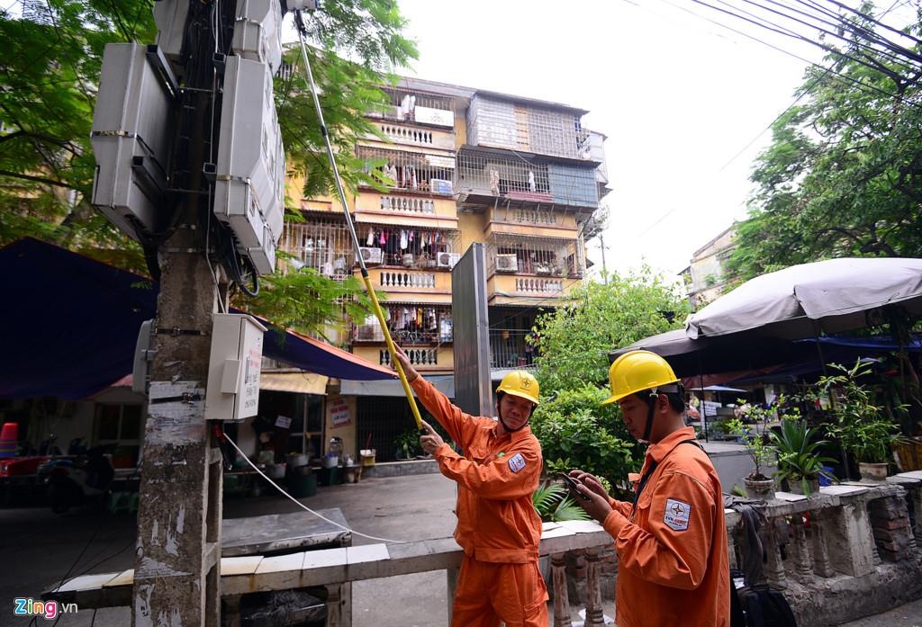 Tang gia dien vao giua thang, nguoi dan dong tien the nao? hinh anh
