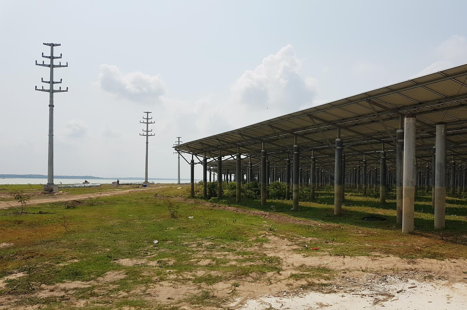 nhiet dien mat troi o ho dau tieng anh 6