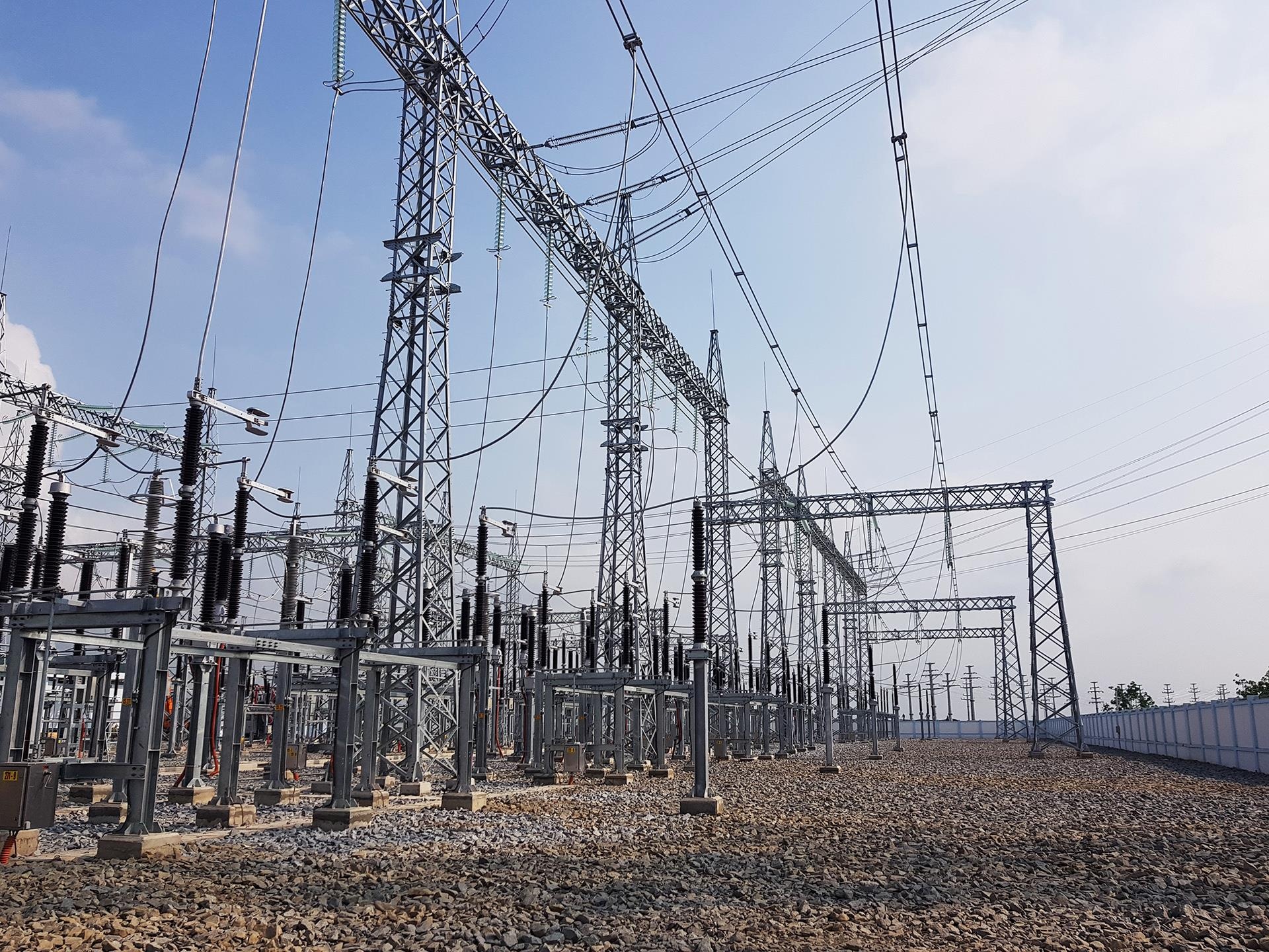 nhiet dien mat troi o ho dau tieng anh 8