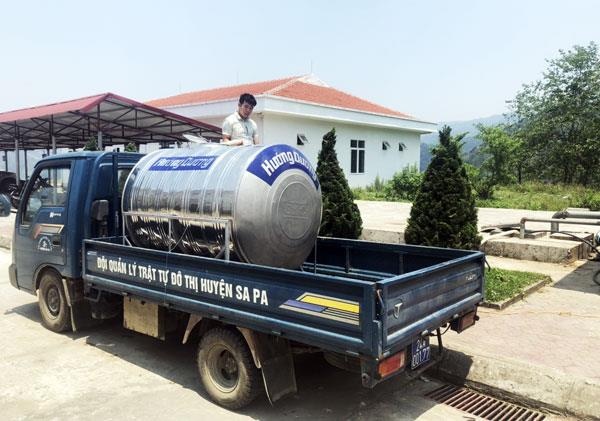 Sa Pa khan hiem nuoc, nguoi dan phai mua 500.000 dong/m3 hinh anh