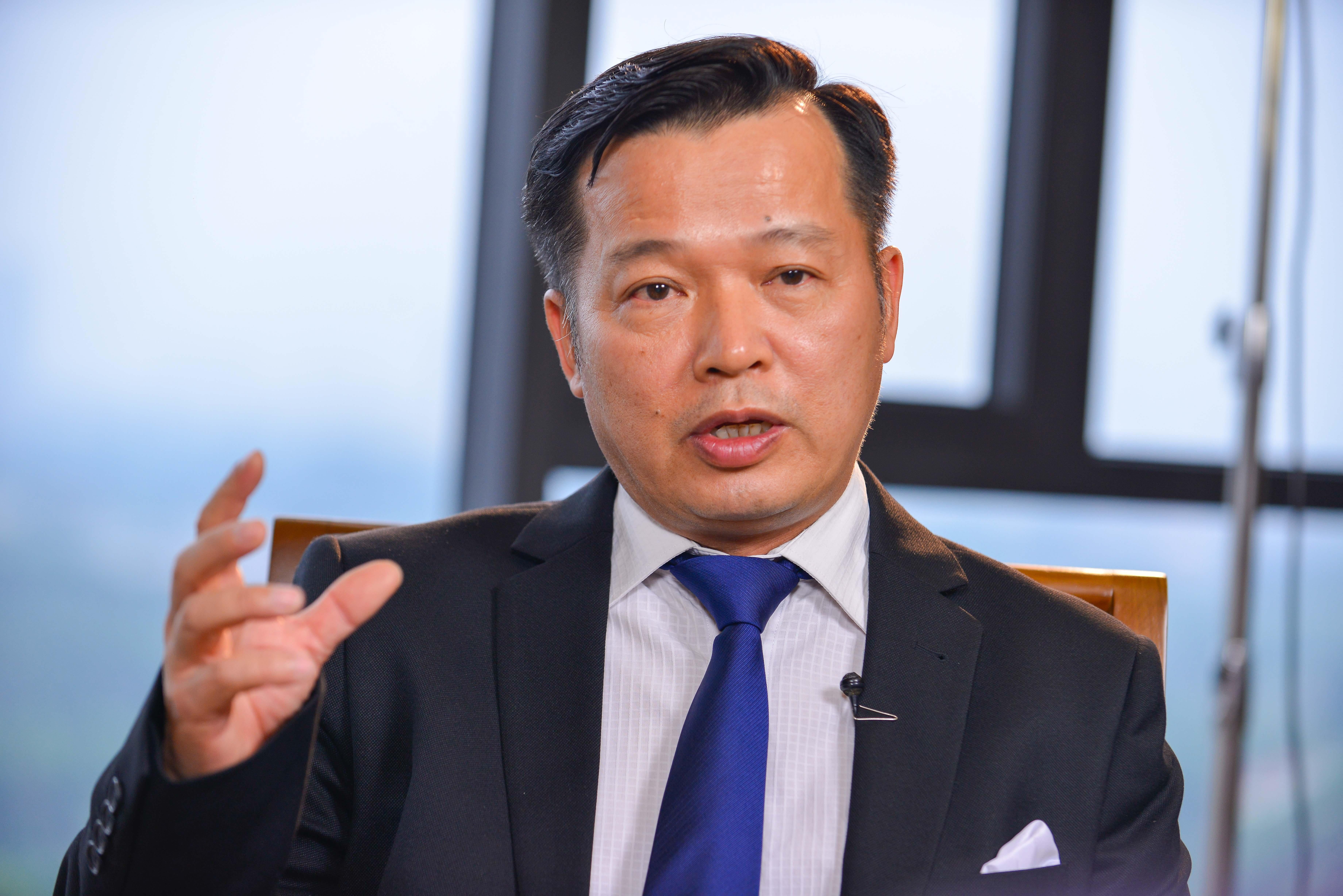 Shark Nguyen Thanh Viet chia se quan diem ve tien hinh anh