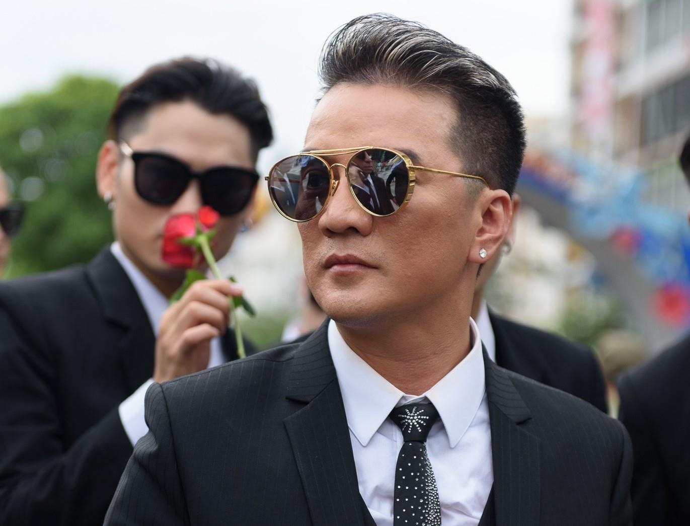 Dam Vinh Hung kiem tien tu dai dien thuong hieu, quang cao ra sao hinh anh