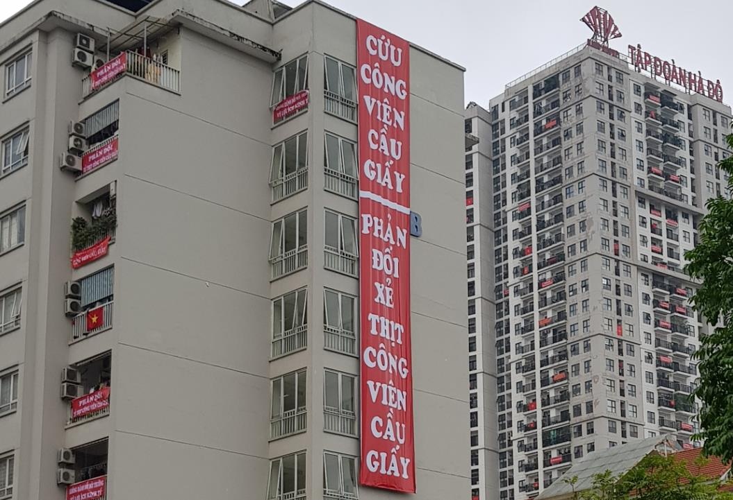 Quan Cau Giay mong dan ha bang ron phan doi bai do trong cong vien hinh anh