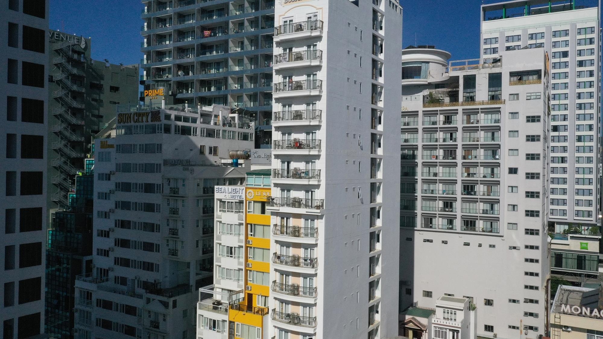 Condotel, khach san cao tang chen chuc doc bo bien Nha Trang hinh anh