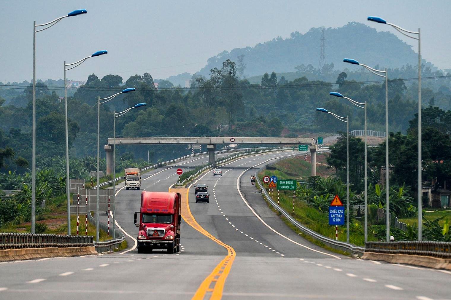 Ong Nguyen Van Binh ke chuyen lam cao toc bi che ‘nem tien qua cua so’ hinh anh