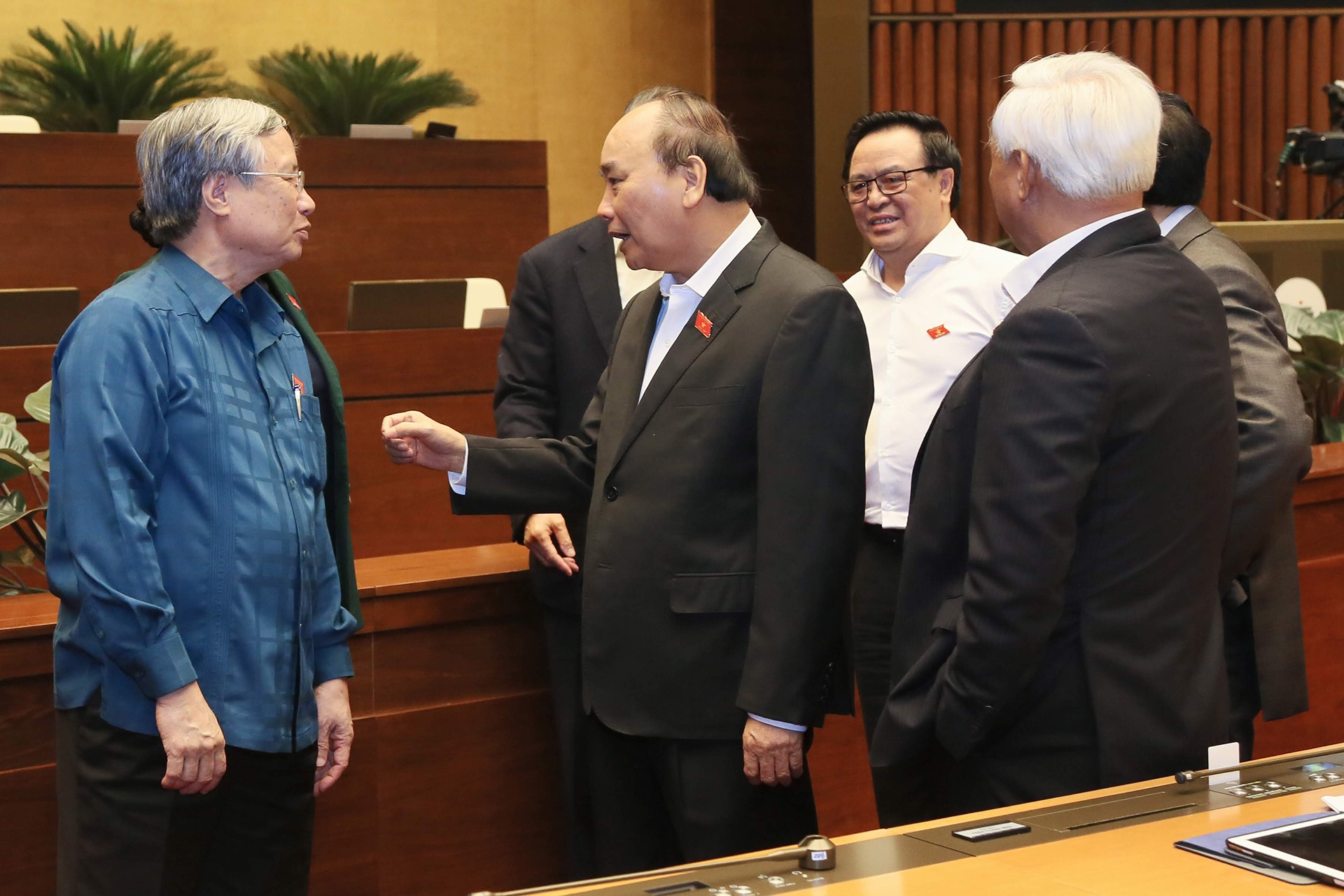 quoc hoi thao luan kinh te xa hoi anh 4