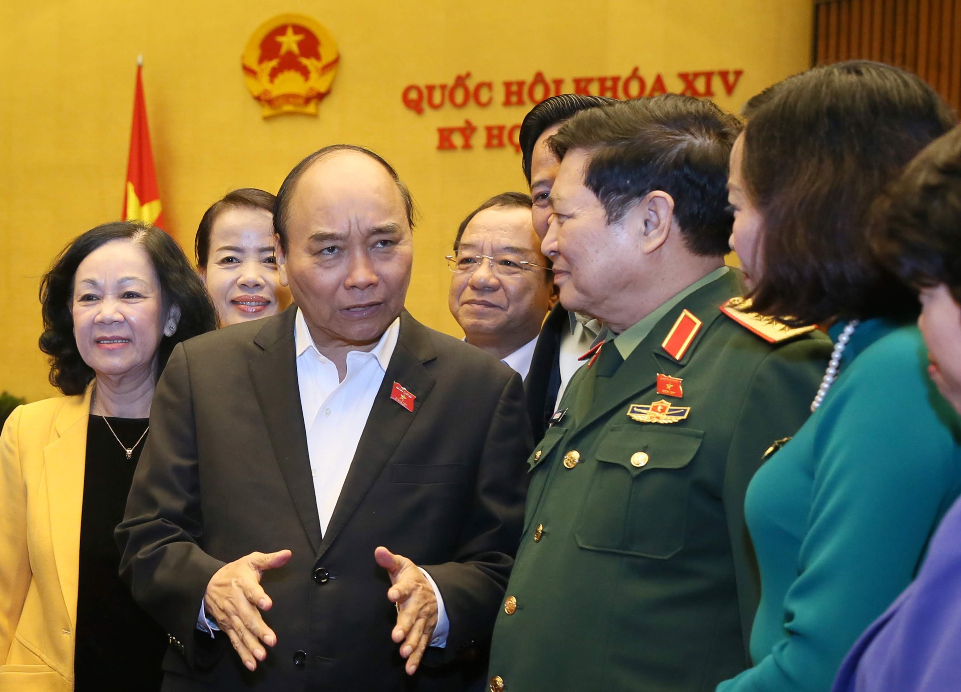 quoc hoi thao luan kinh te xa hoi anh 2