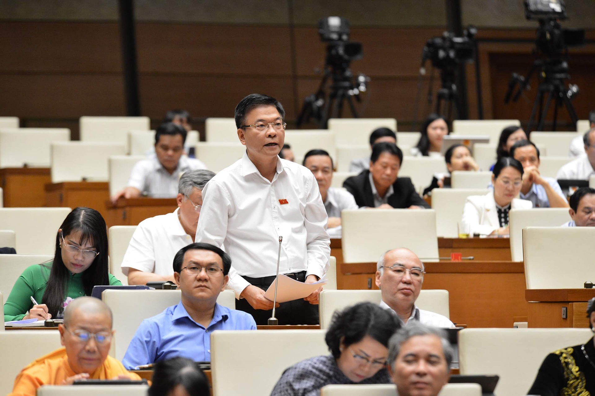 quoc hoi thao luan kinh te xa hoi anh 17