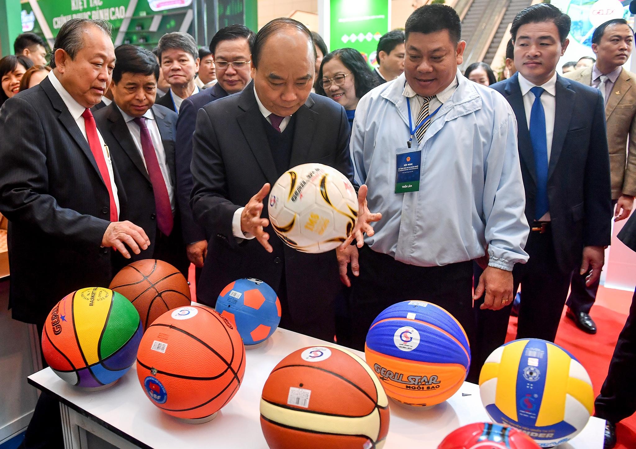 Lanh dao hon 1.000 doanh nghiep doi thoai voi Thu tuong hinh anh