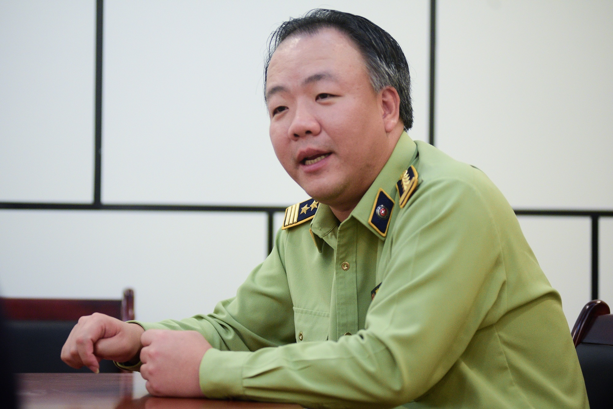 Tong cuc truong QLTT ke lai vu bat khau trang lam tu giay ve sinh hinh anh