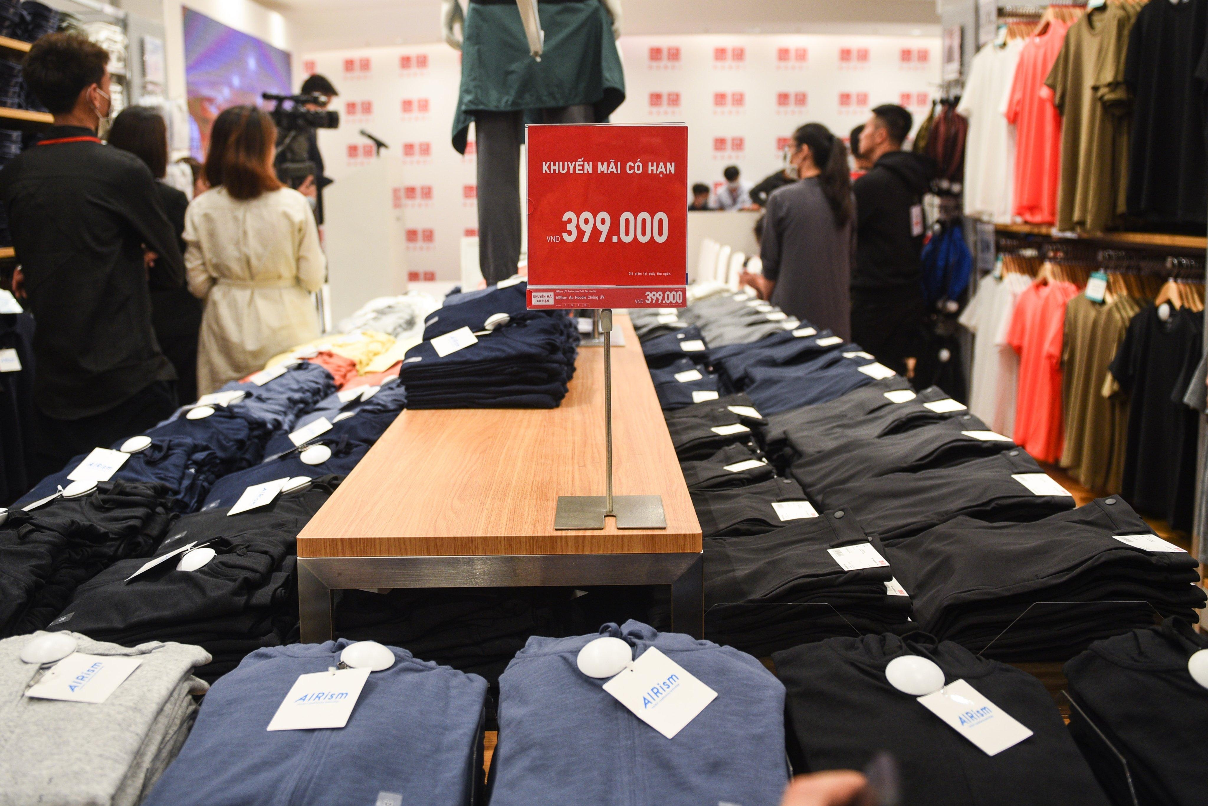 uniqlo ra mat cua hang tai ha Noi anh 7