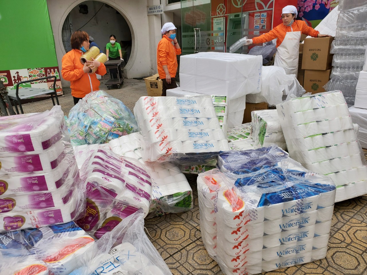 cung ung hang hoa dich benh covid 19 anh 2