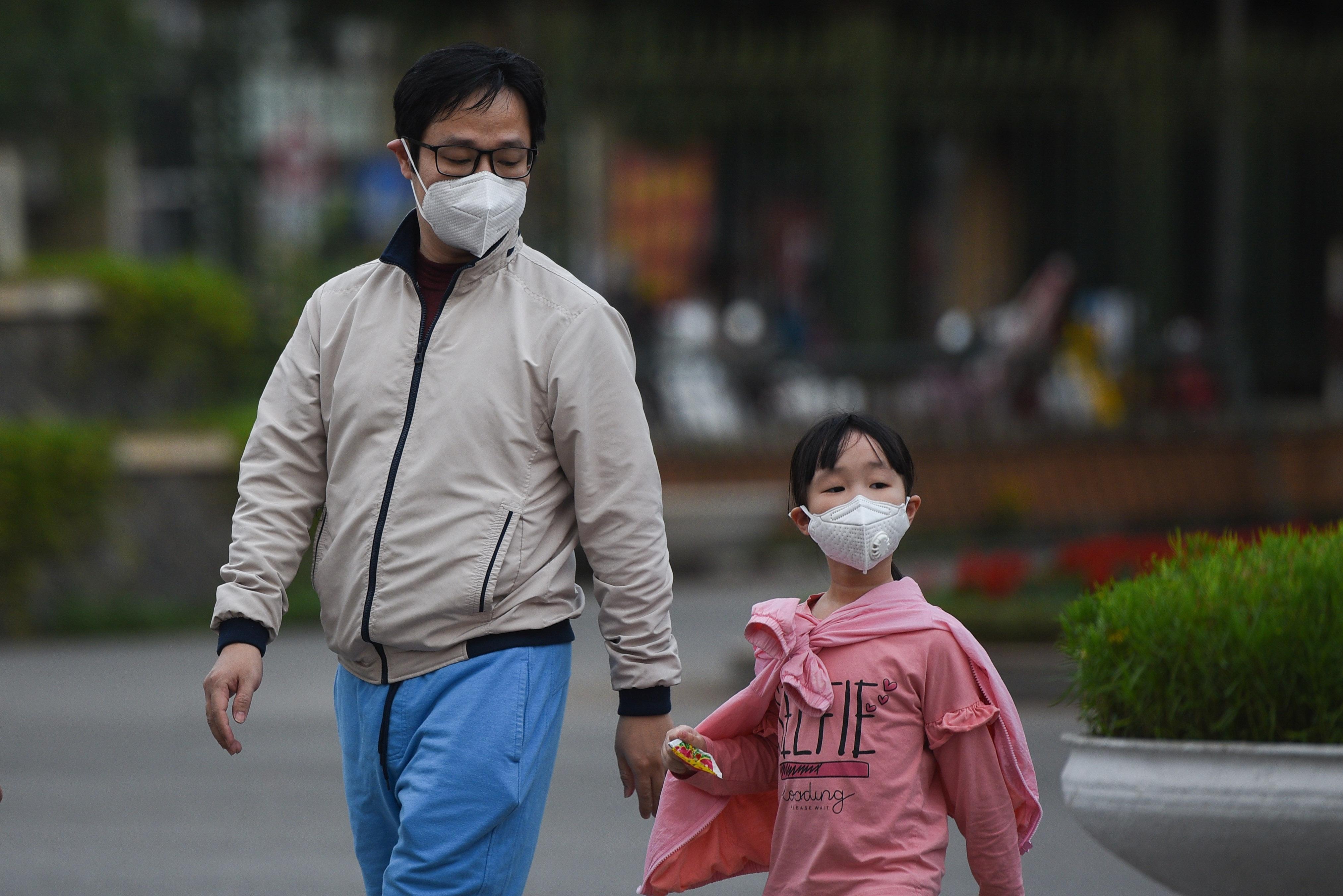 phat khau trang mien phi anh 1