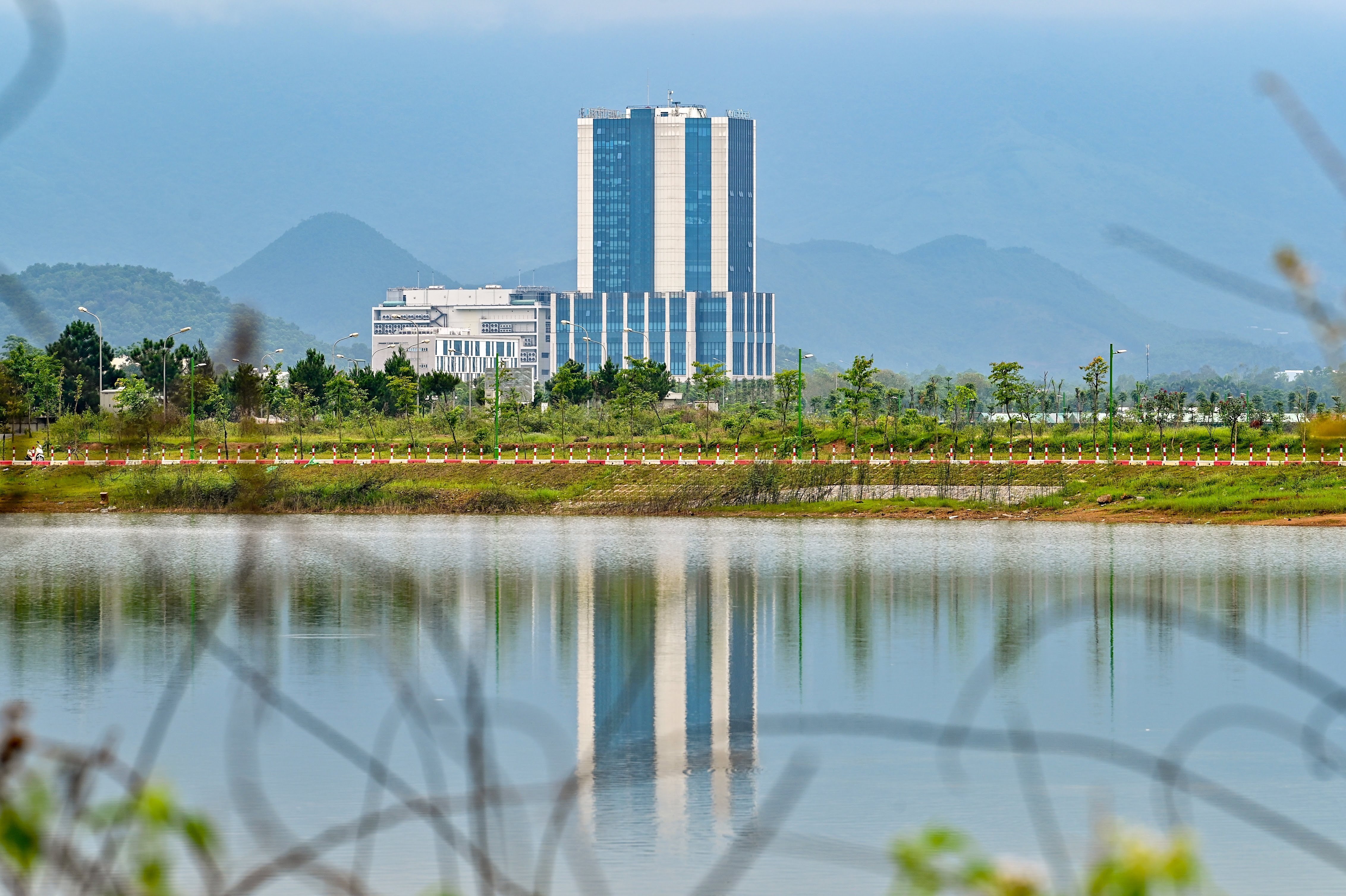 Khu cong nghe cao Hoa Lac co san sang don du an FDI ty USD? hinh anh