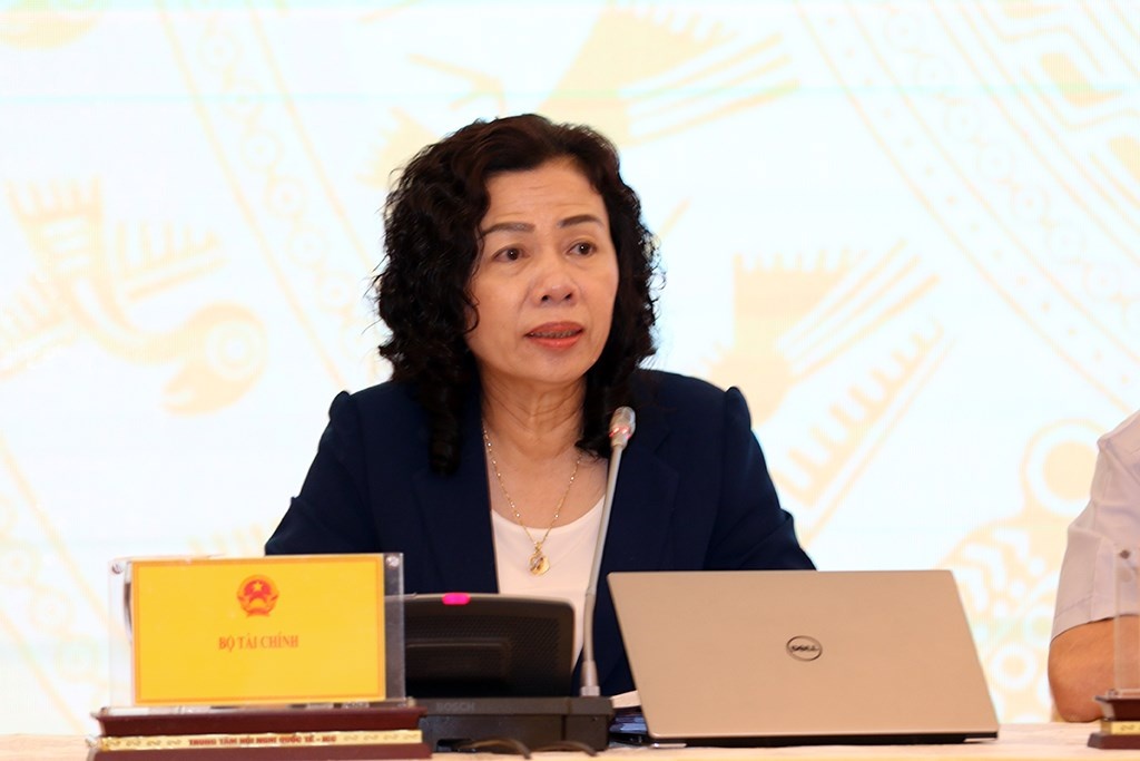 giam phi truoc ba anh 2