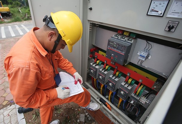 Tien dien tang bat thuong vi bi dau nham cong to nha hang hinh anh