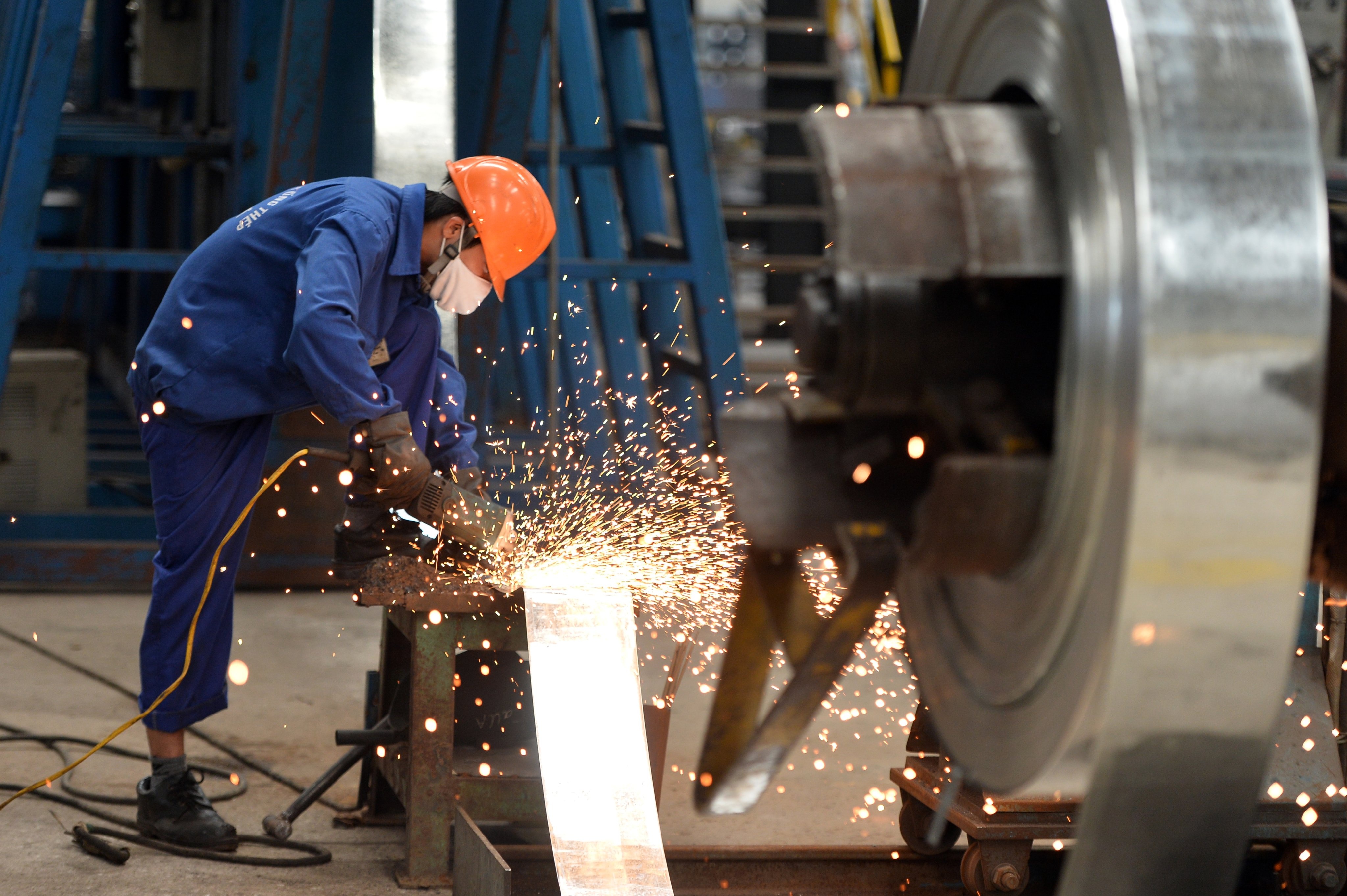 Khoan suc dan the nao khi dich Covid-19 keo dai? hinh anh