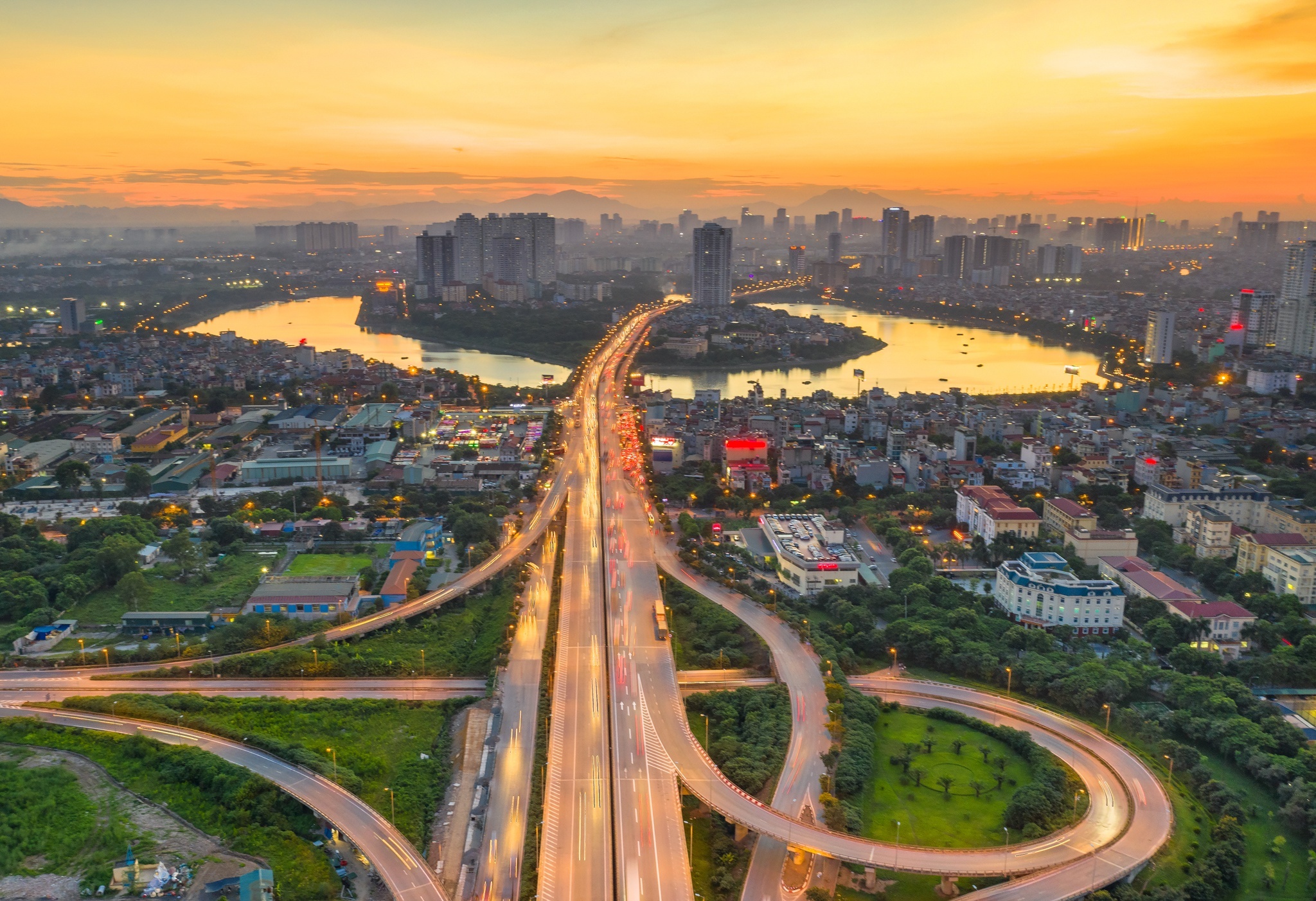 VEPR du bao GDP Viet Nam nam 2021 tang toi da 5,8% hinh anh