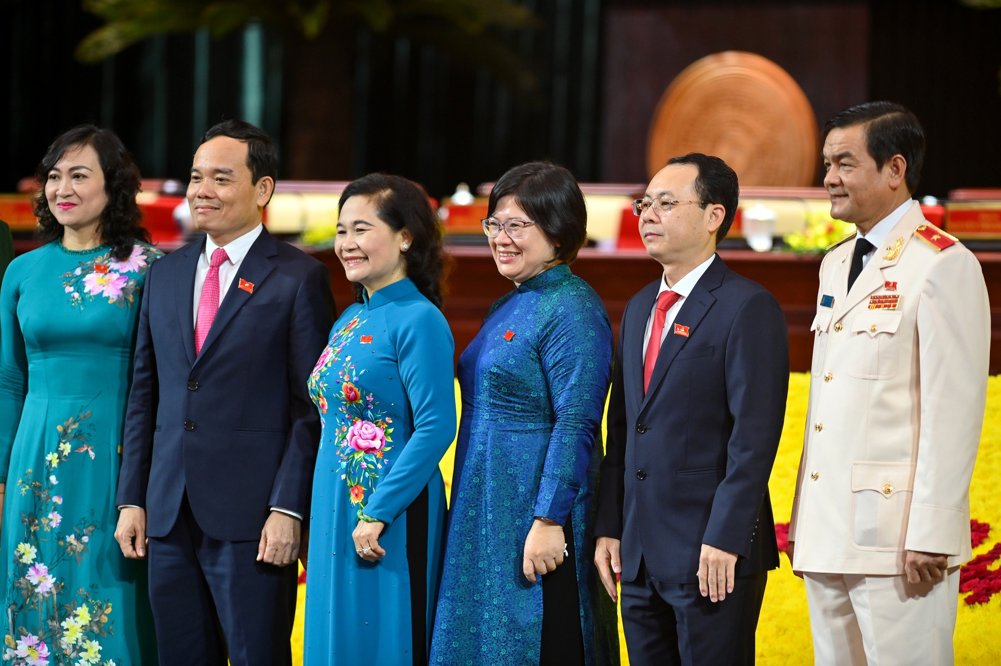 61 nguoi duoc bau vao Ban Chap hanh Dang bo TP.HCM nhiem ky 2020-2025 hinh anh