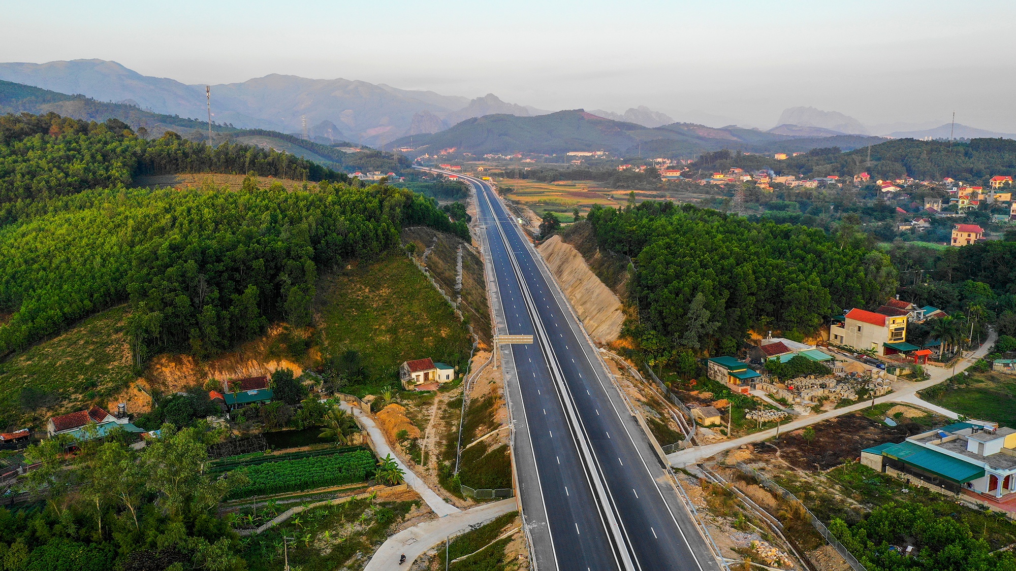ha tang quang ninh anh 8