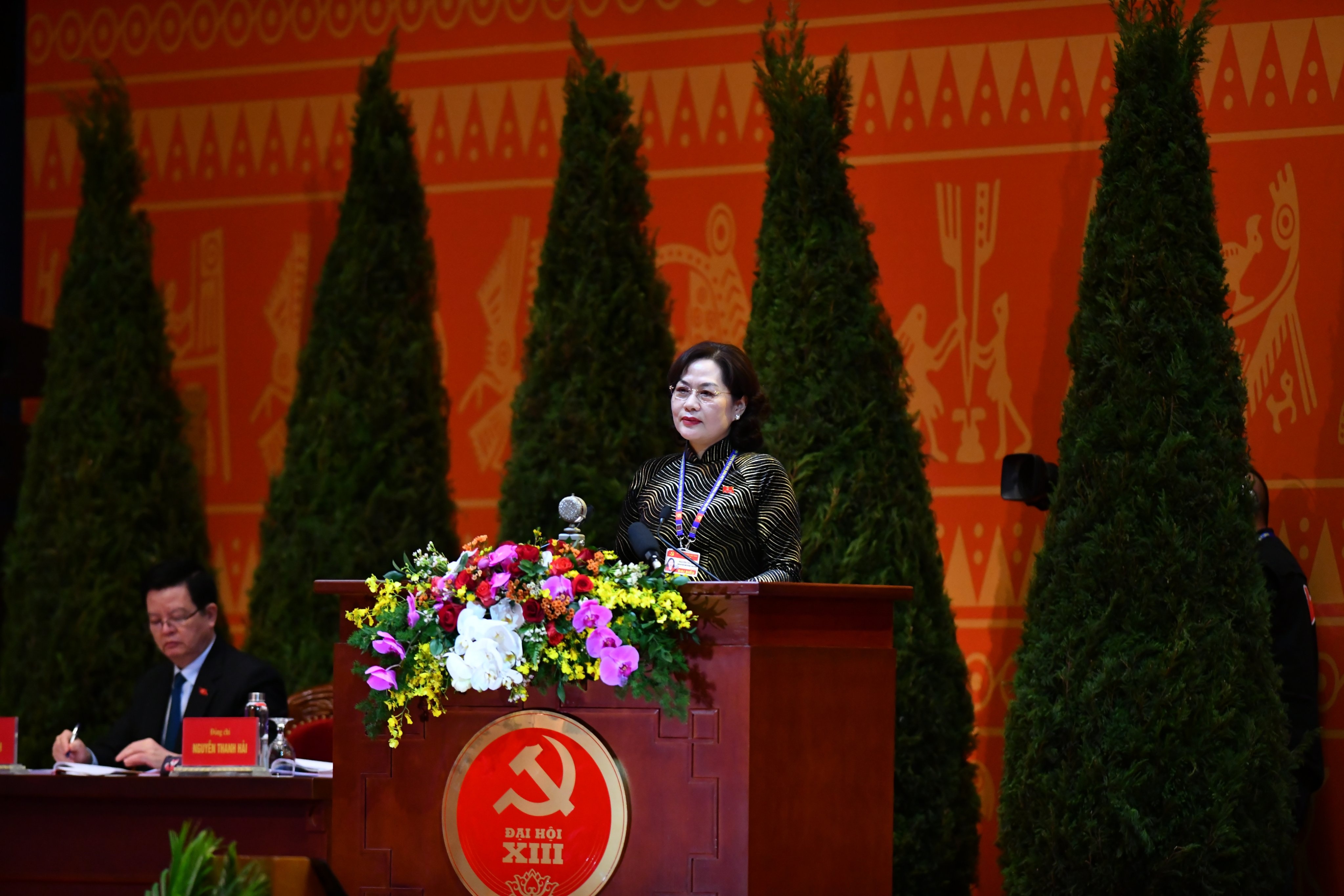 thach thuc chinh sach tien te anh 1