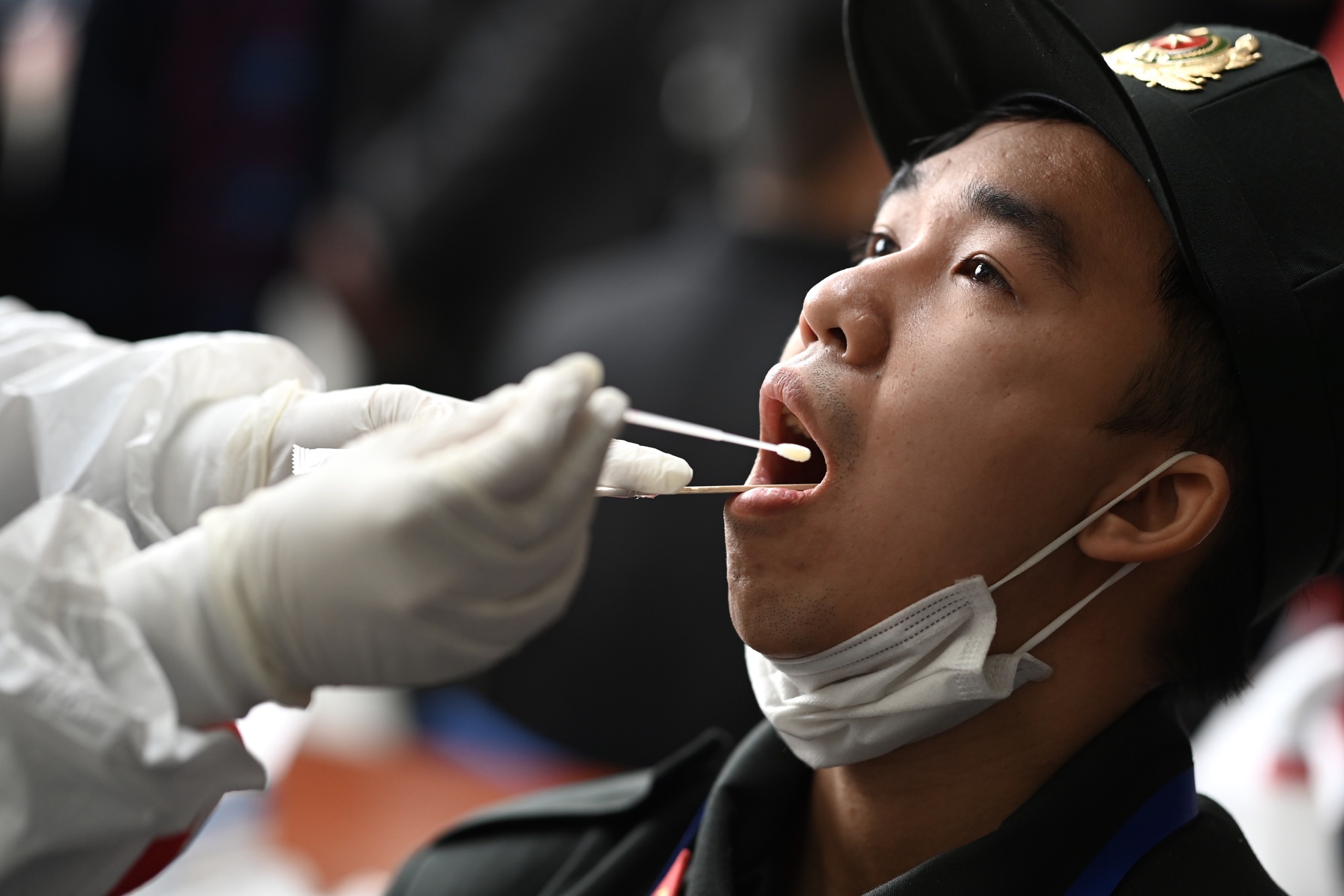 Xet nghiem Covid-19 cho hang tram nha bao, nhan vien o Dai hoi XIII hinh anh