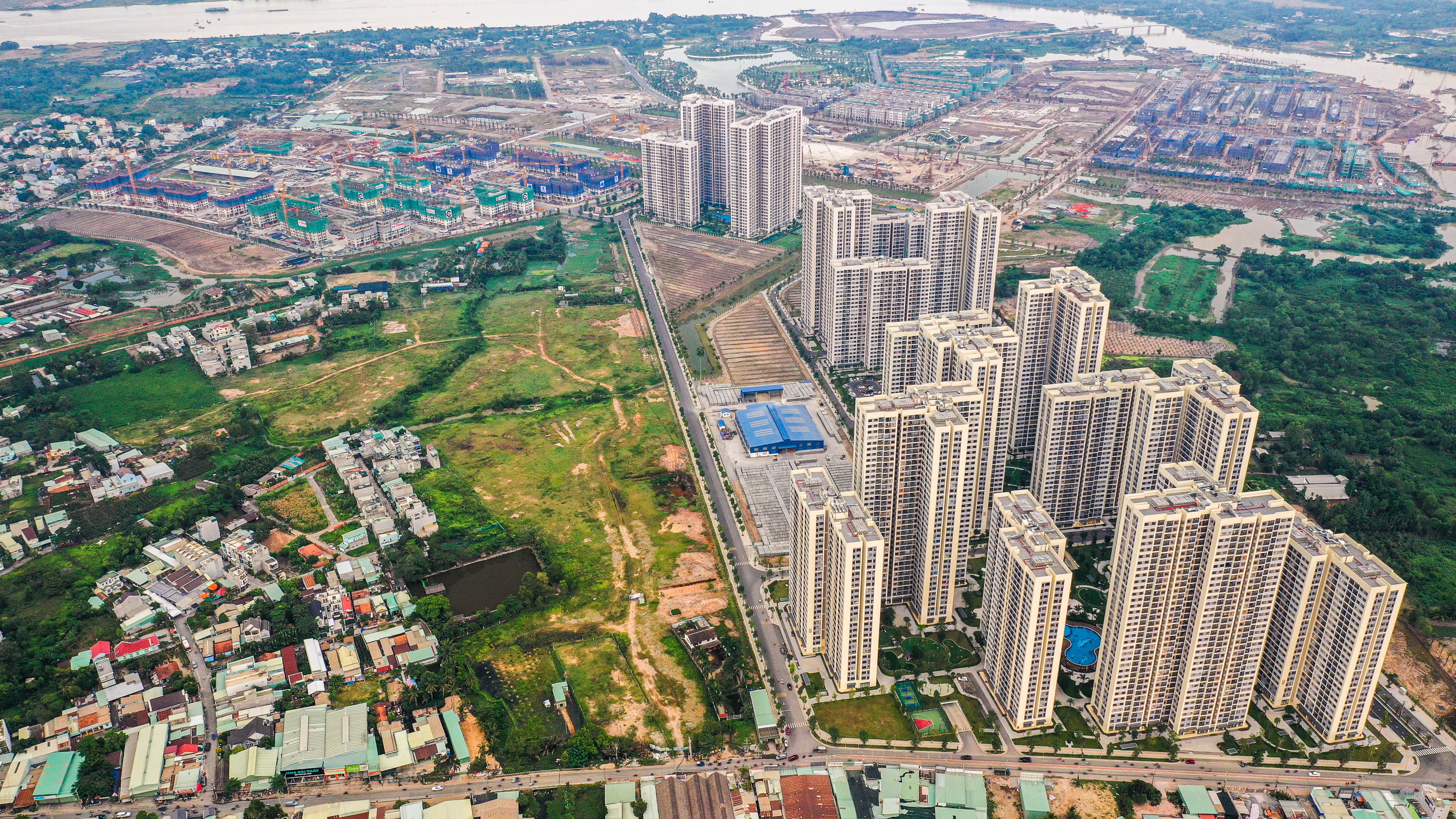 'Danh thue that manh de kiem soat sot dat' hinh anh