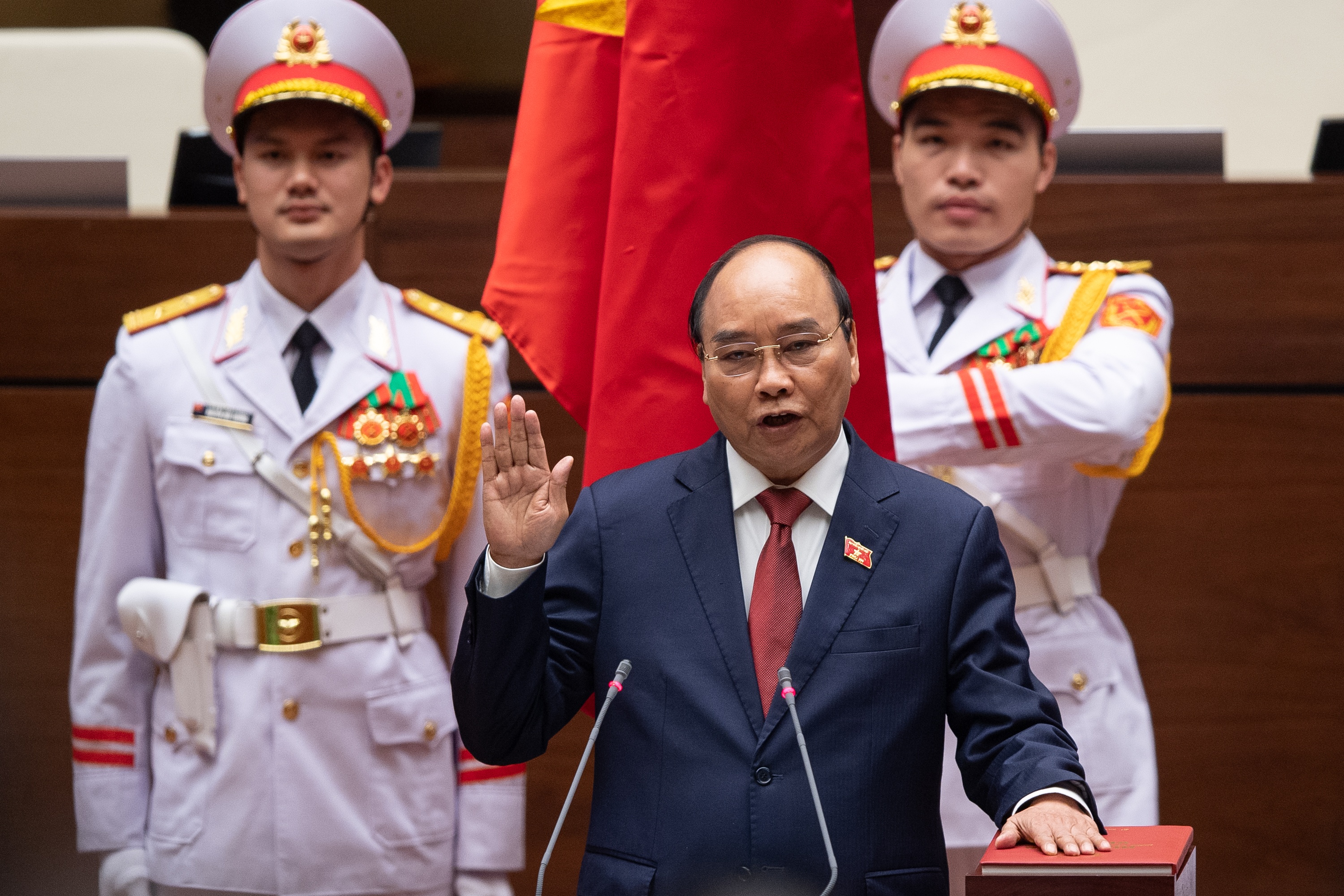 Le tuyen the cua tan Chu tich nuoc Nguyen Xuan Phuc hinh anh