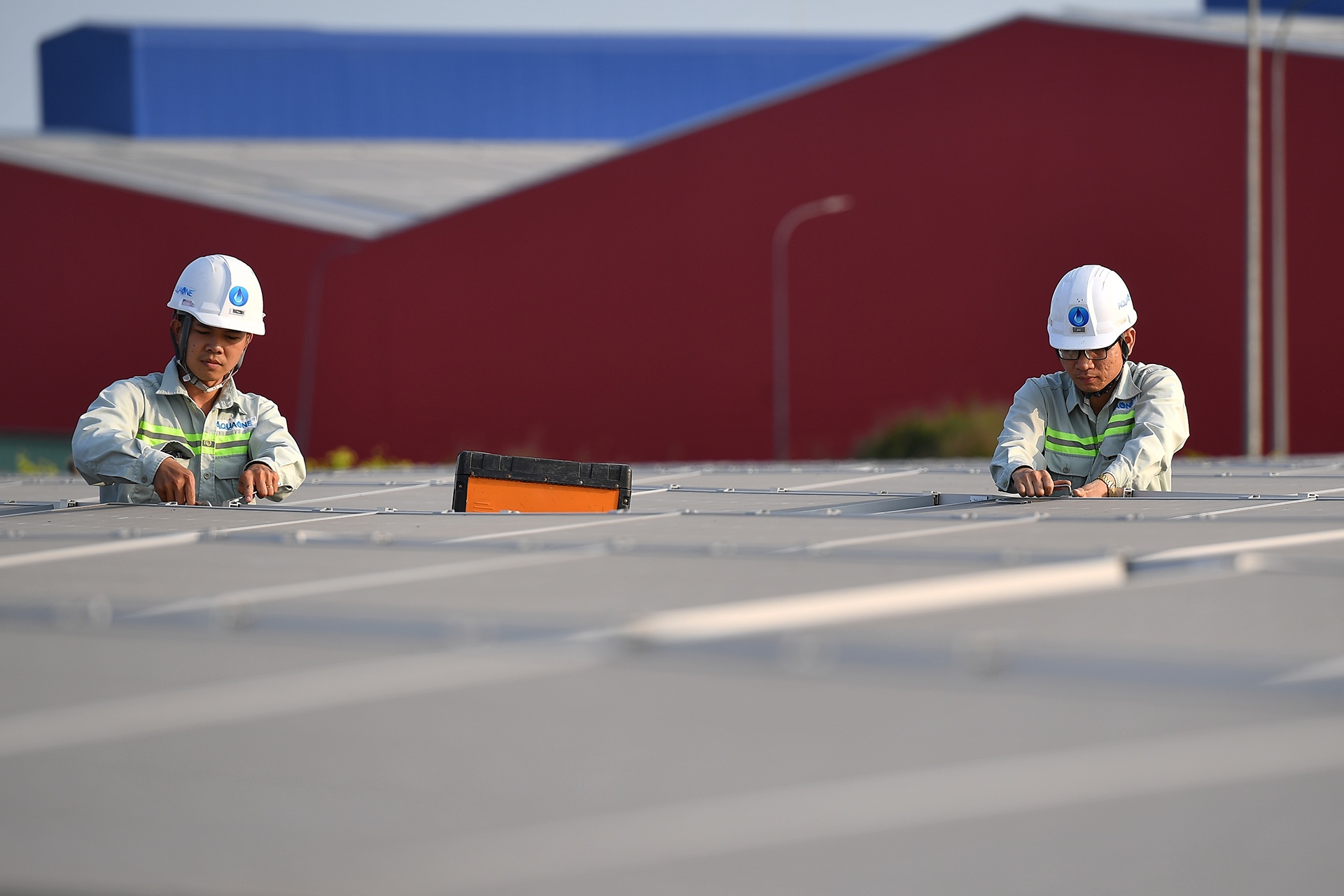 bung no dien mat troi anh 1