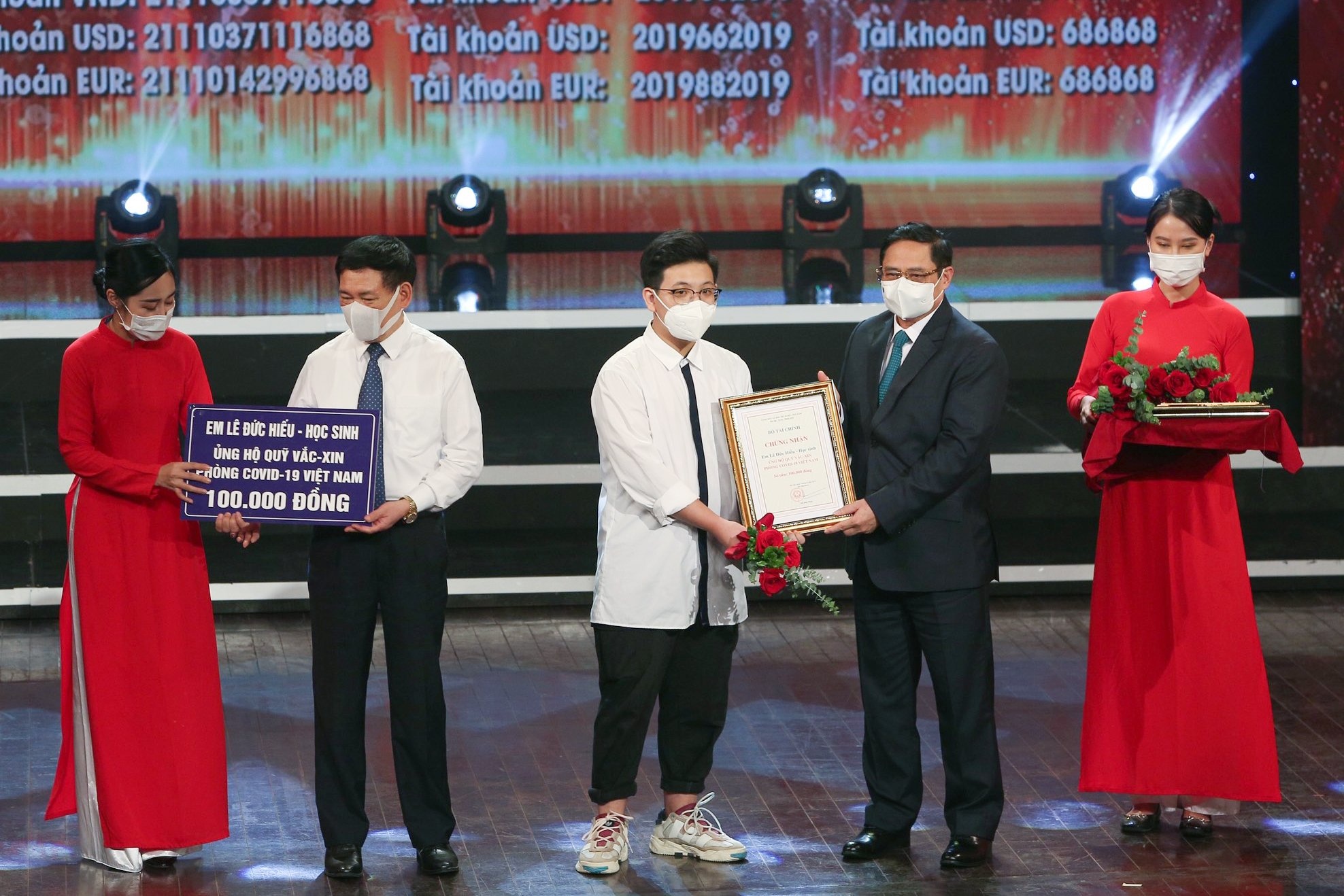 Hang nghin ty dong ung ho quy vaccine phong chong Covid-19 hinh anh